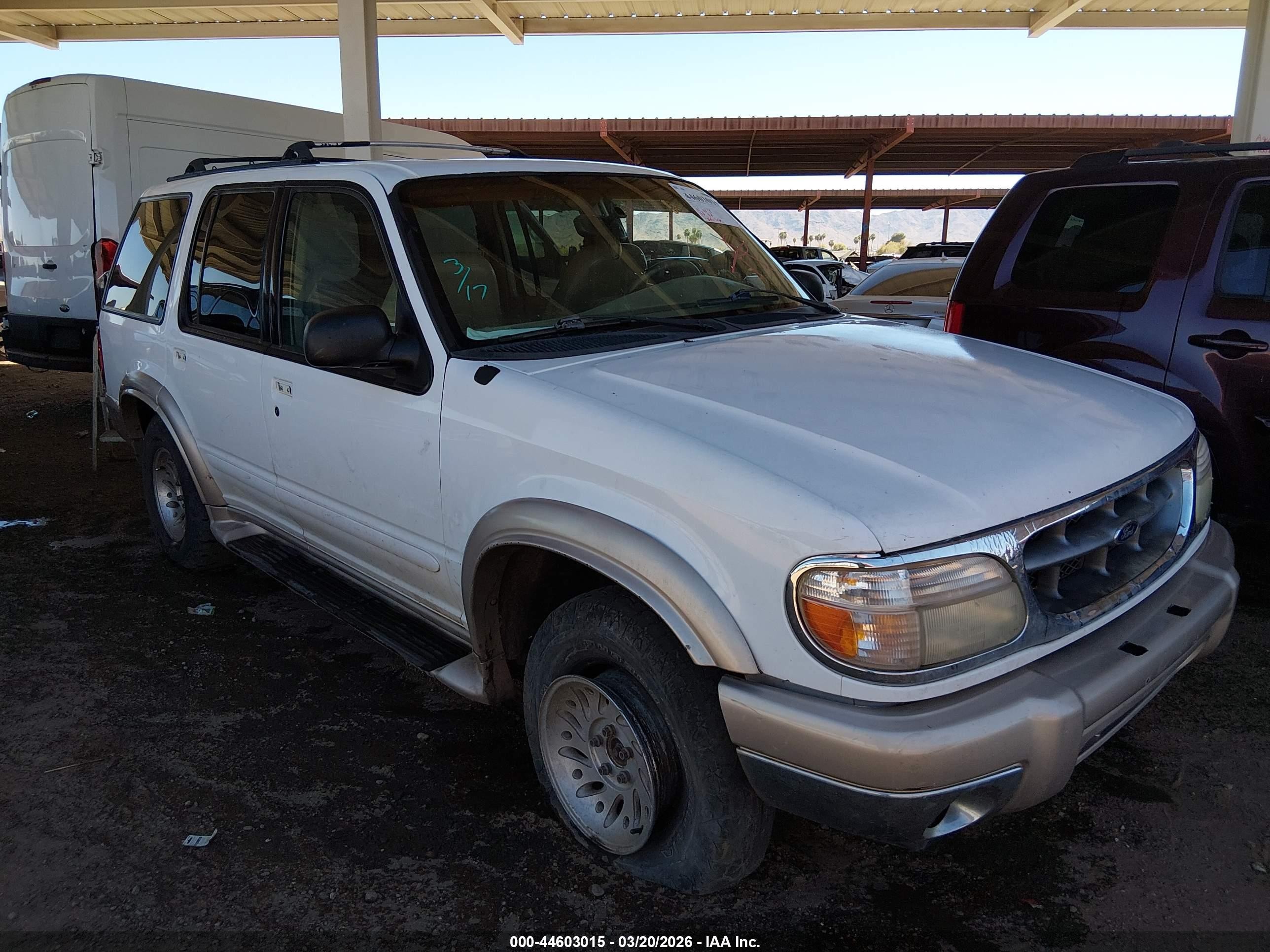 2000 Ford Explorer Eddie Bauer, VIN 1FMDU74E7YZB35712 — Normal wear