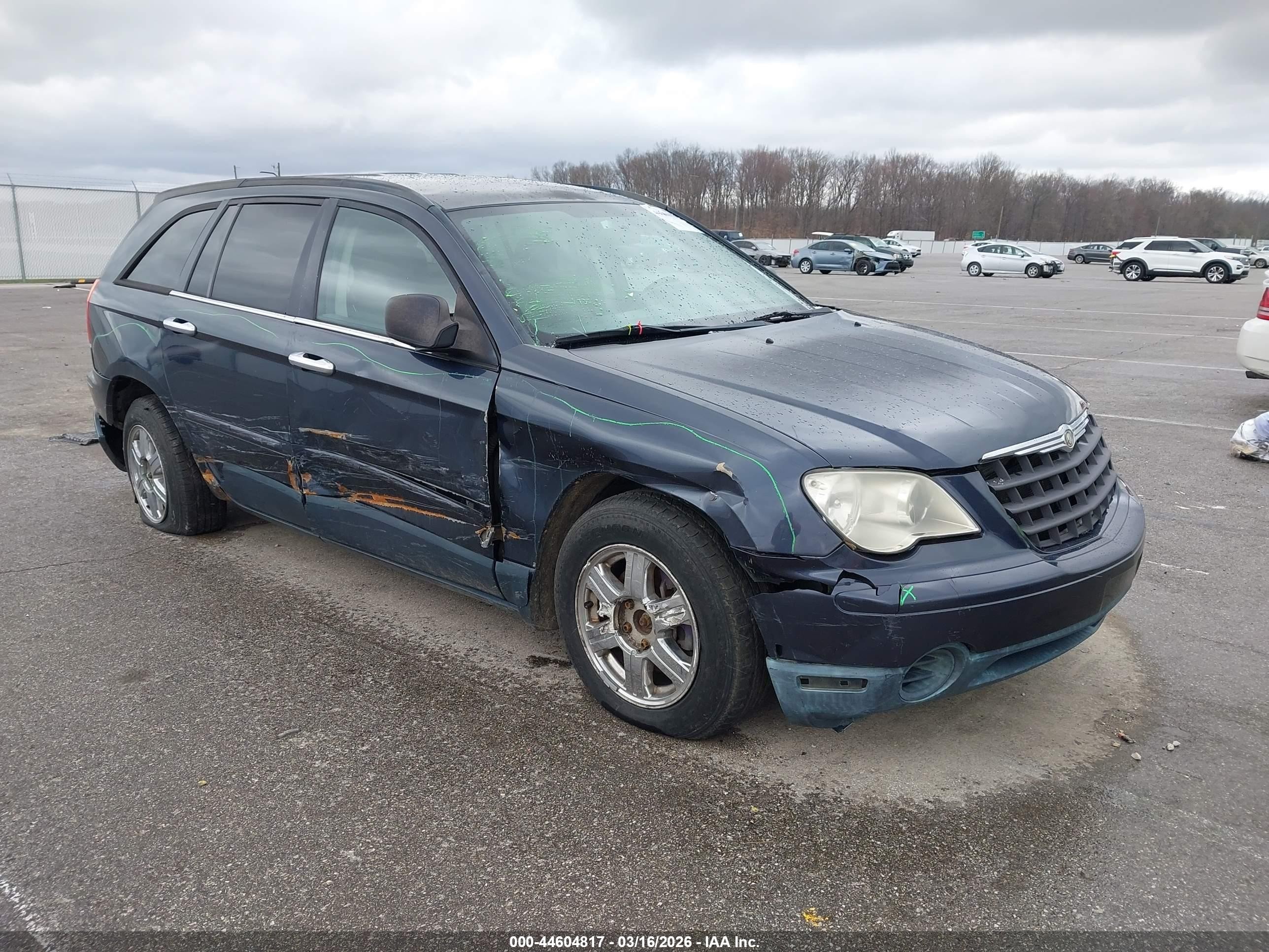 2008 Chrysler Pacifica LX, VIN 2A8GM48L18R653388 — Side