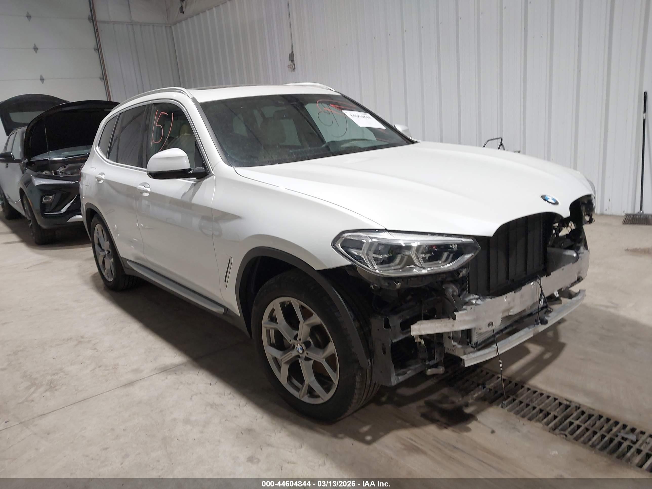 2021 BMW X3 xDrive30e, VIN 5UXTS1C00M9F57678 — Front end