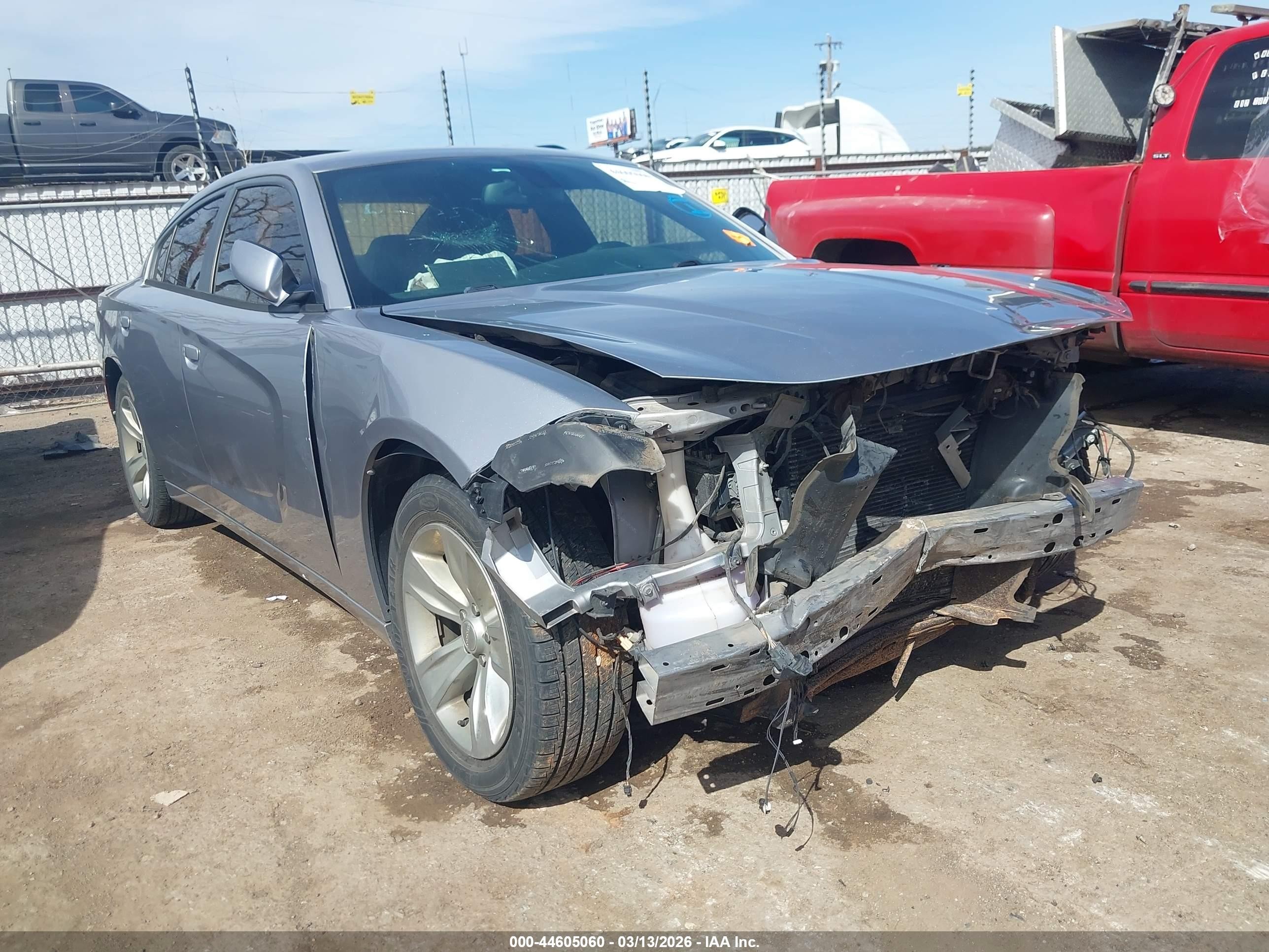 2015 Dodge Charger SE, VIN 2C3CDXBG8FH907804 — Front end