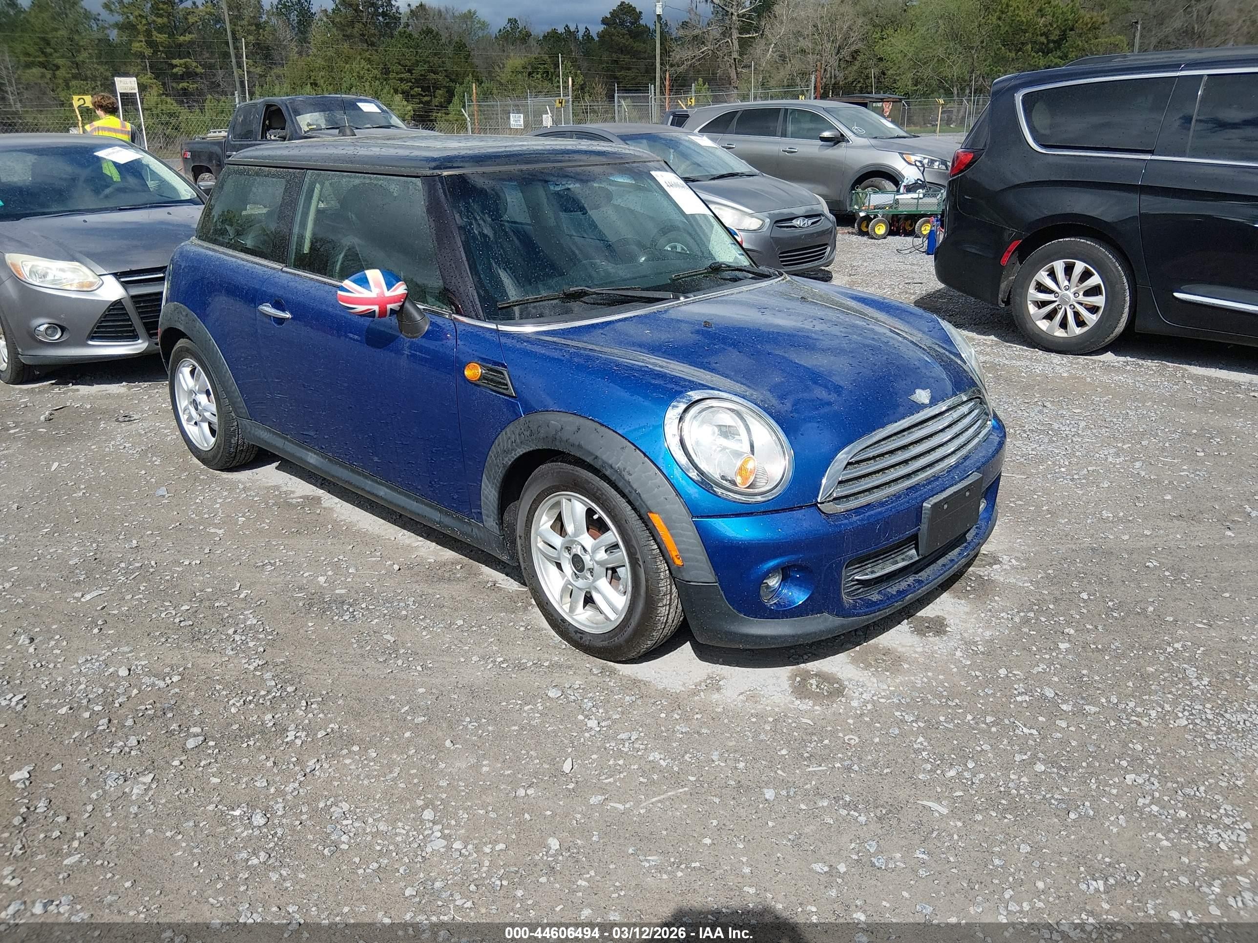 2012 MINI Hardtop, VIN WMWSU3C58CT256795 — Перед