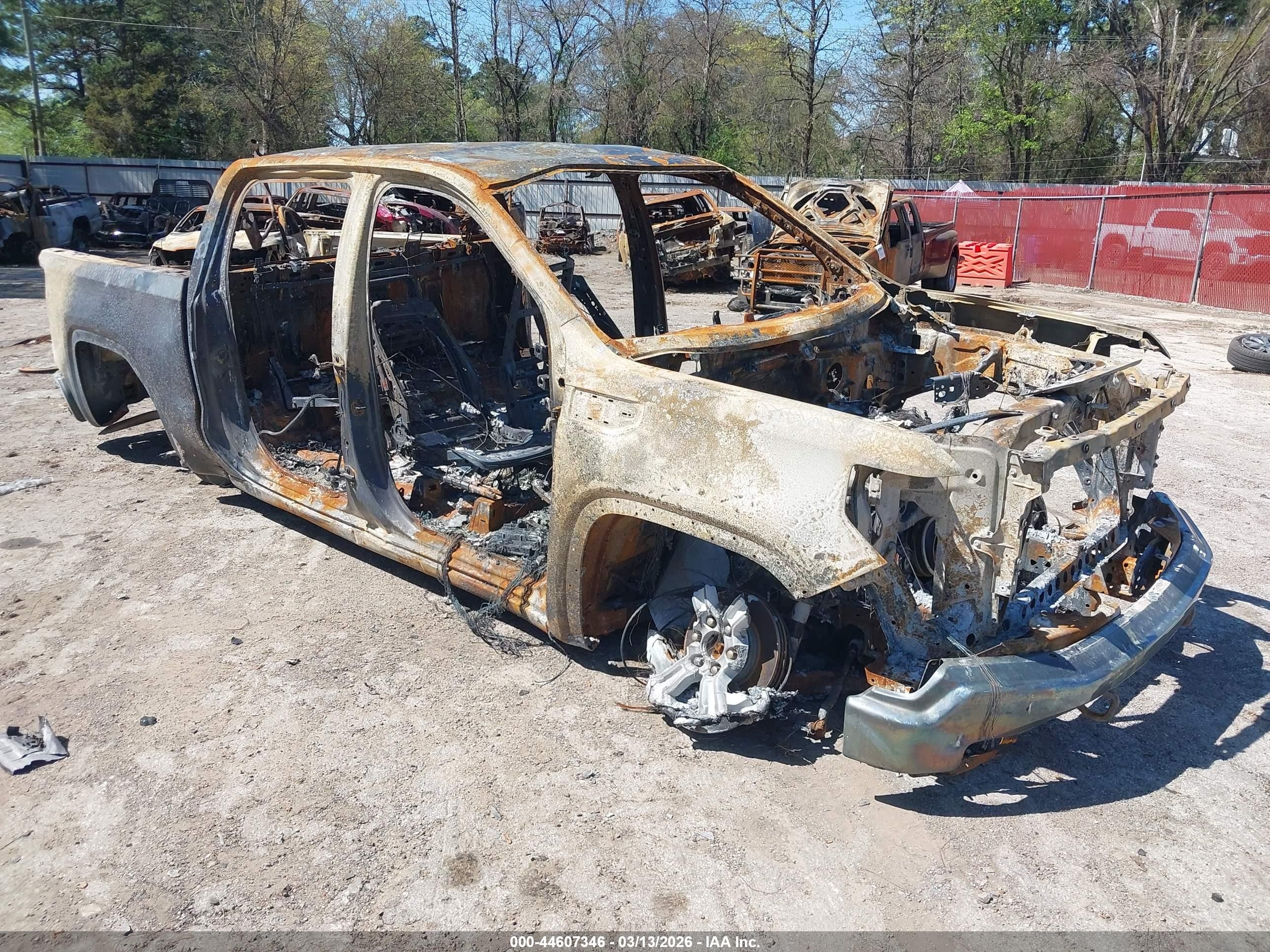 2025 GMC Sierra 1500 SLT, VIN 1GTUUDED5SZ250180 — Burn