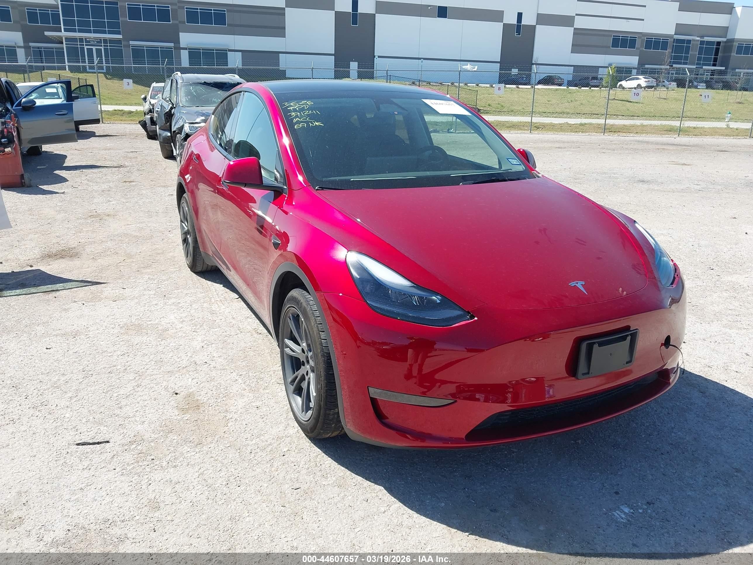2025 Tesla Model Y Long Range, VIN 7SAYGDEE8SA364505 — Rear end