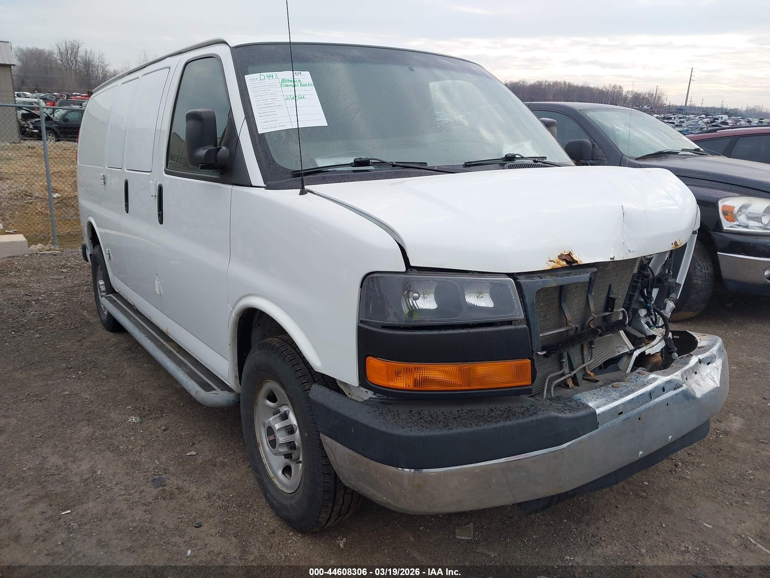 2015 GMC Savana Cargo, VIN 1GTW7FCF3F1133671 — Front end