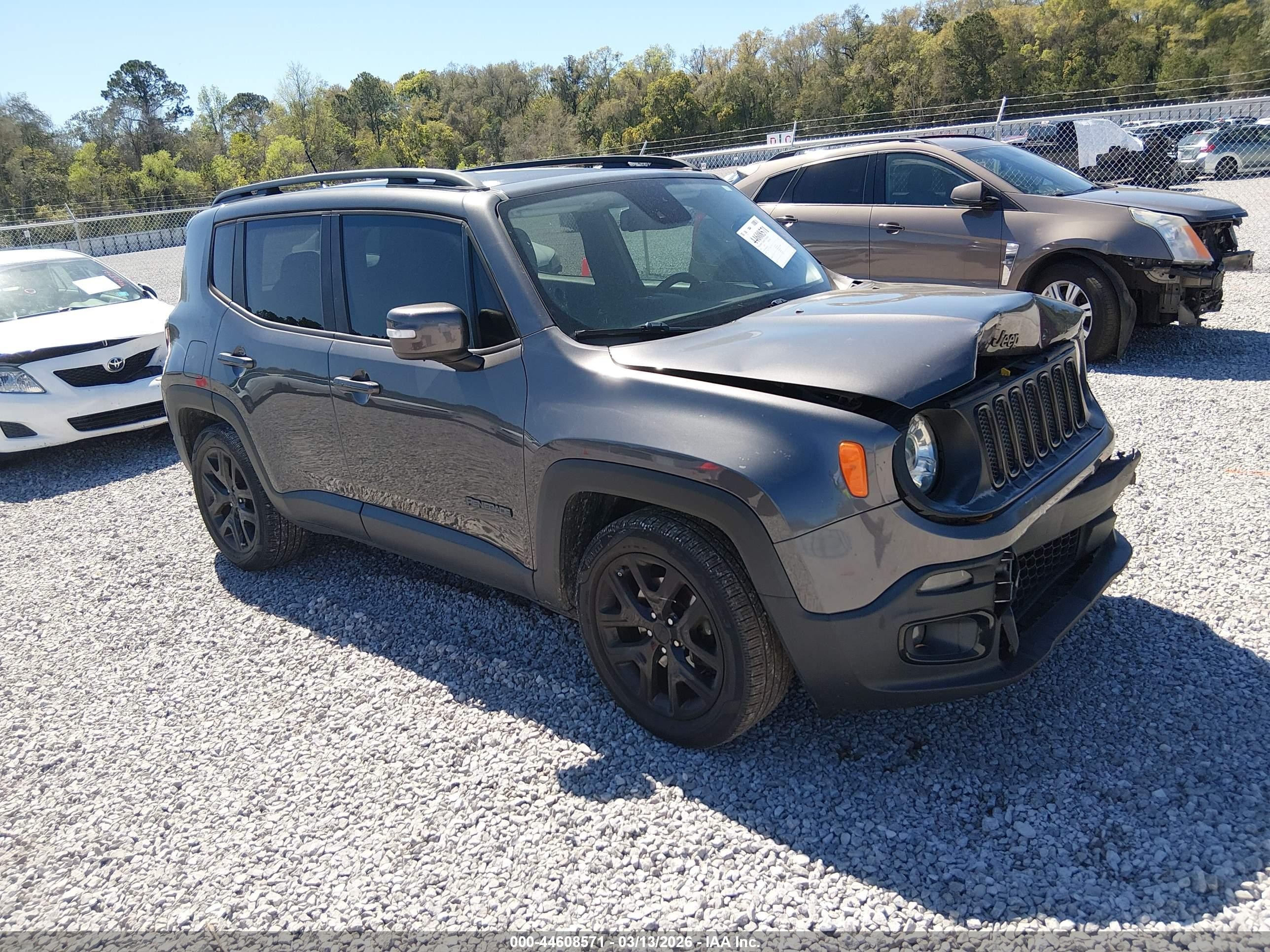 2017 Jeep Renegade Latitude, VIN ZACCJABB8HPG16811 — Front end