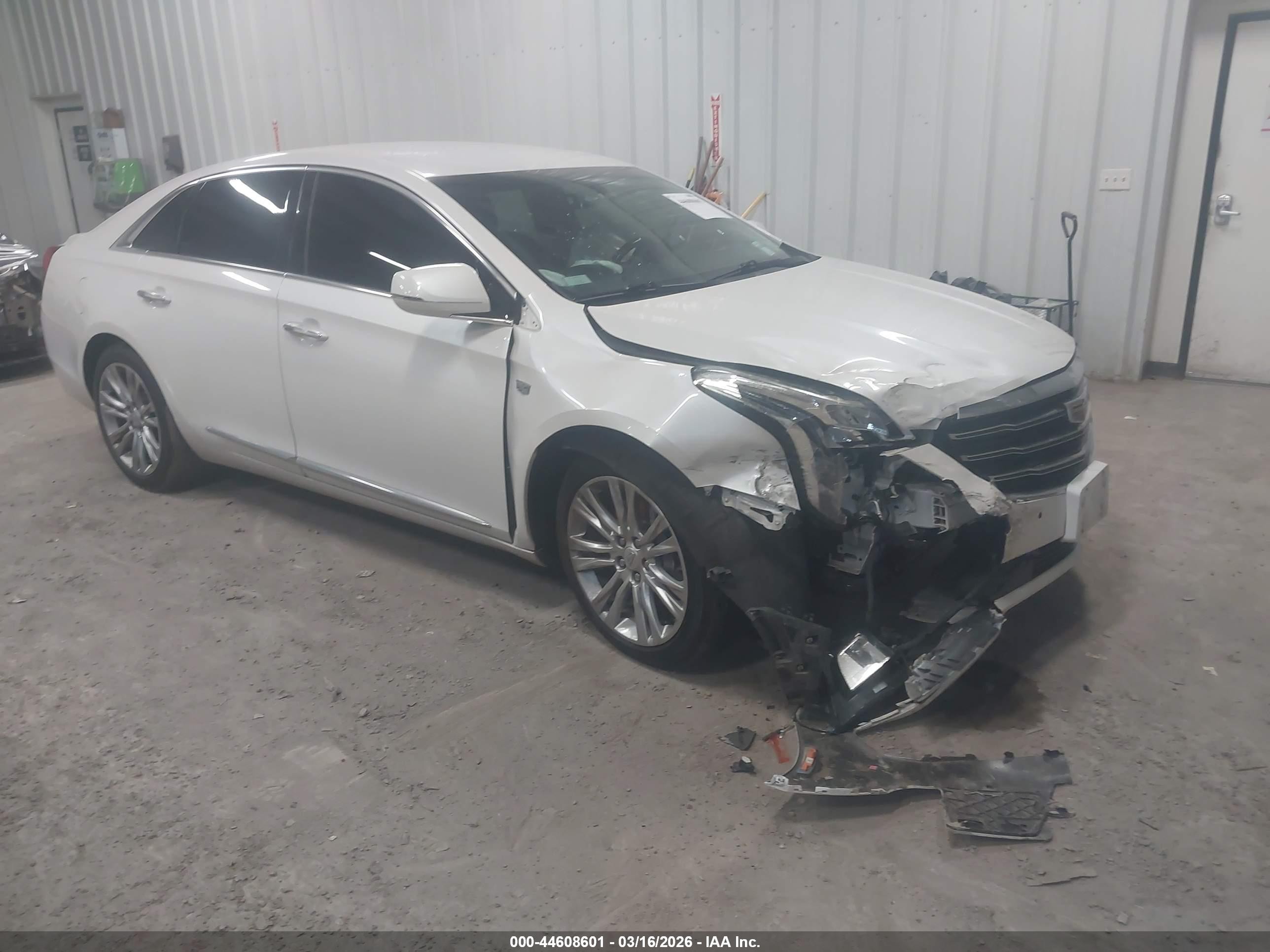 2019 Cadillac XTS Luxury, VIN 2G61M5S32K9127809 — Front end