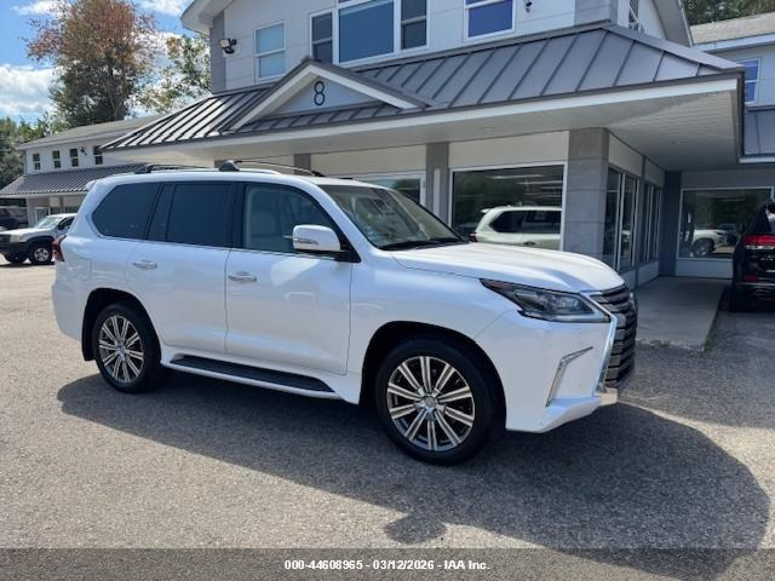 2016 Lexus LX 570, VIN JTJHY7AX0G4198272 — Normal wear