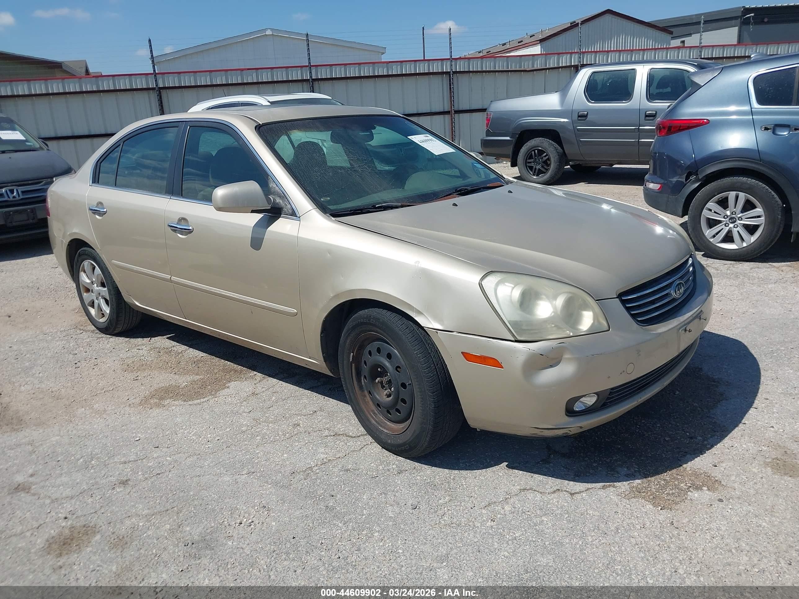 2006 Kia Optima LX, VIN KNAGE124965063273 — Front end