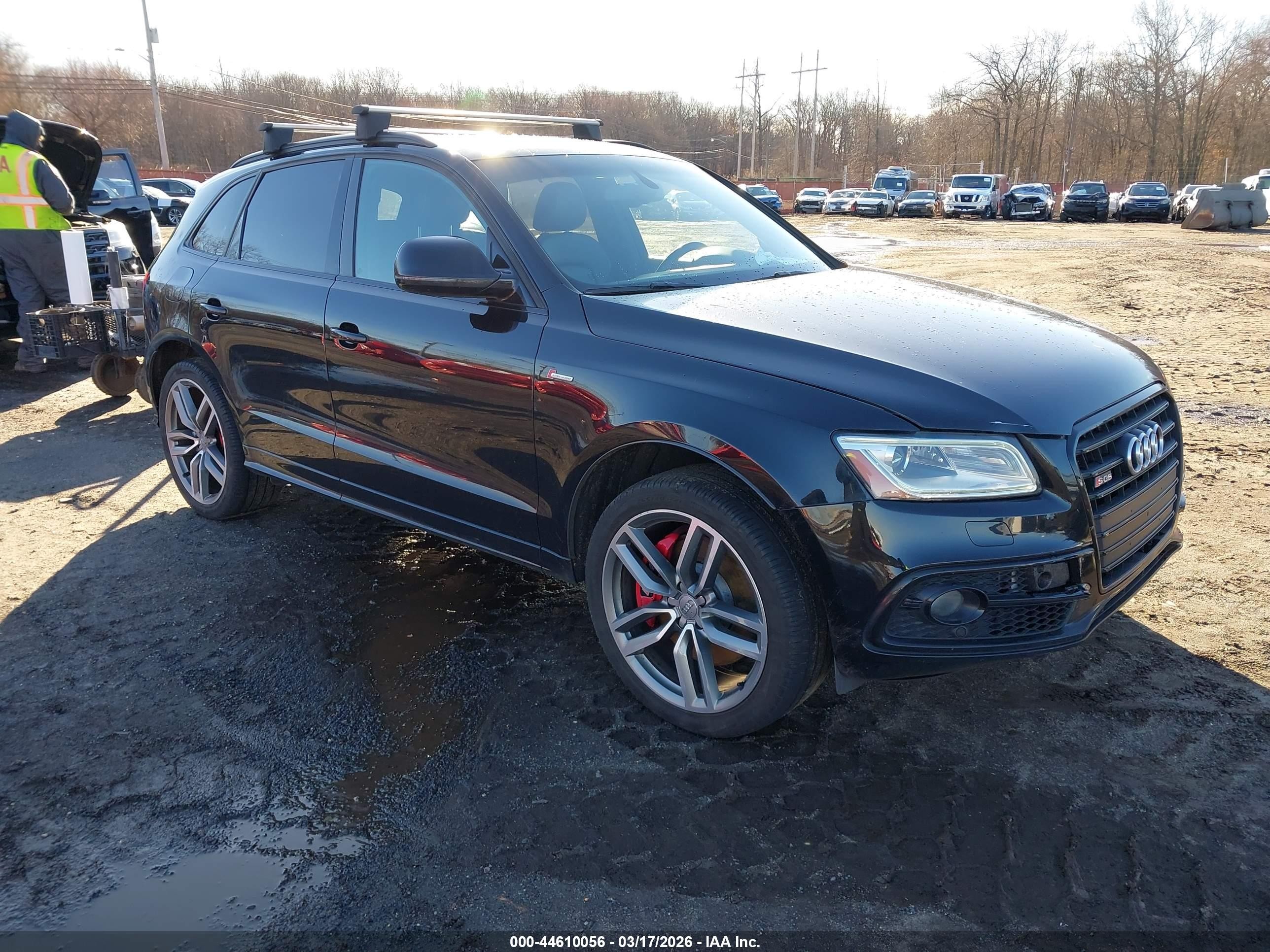 2016 Audi SQ5 Prestige, VIN WA1VCAFP1GA019825 — Front end