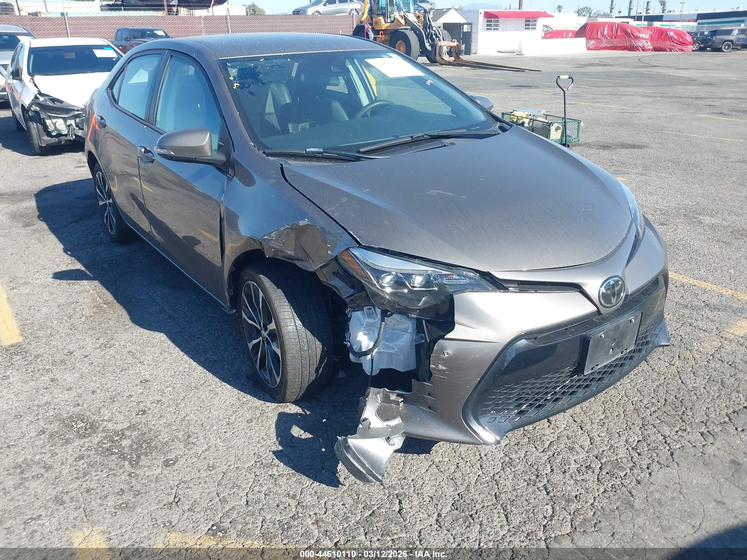 2018 Toyota Corolla LE, VIN 5YFBURHE6JP813805 — Front end