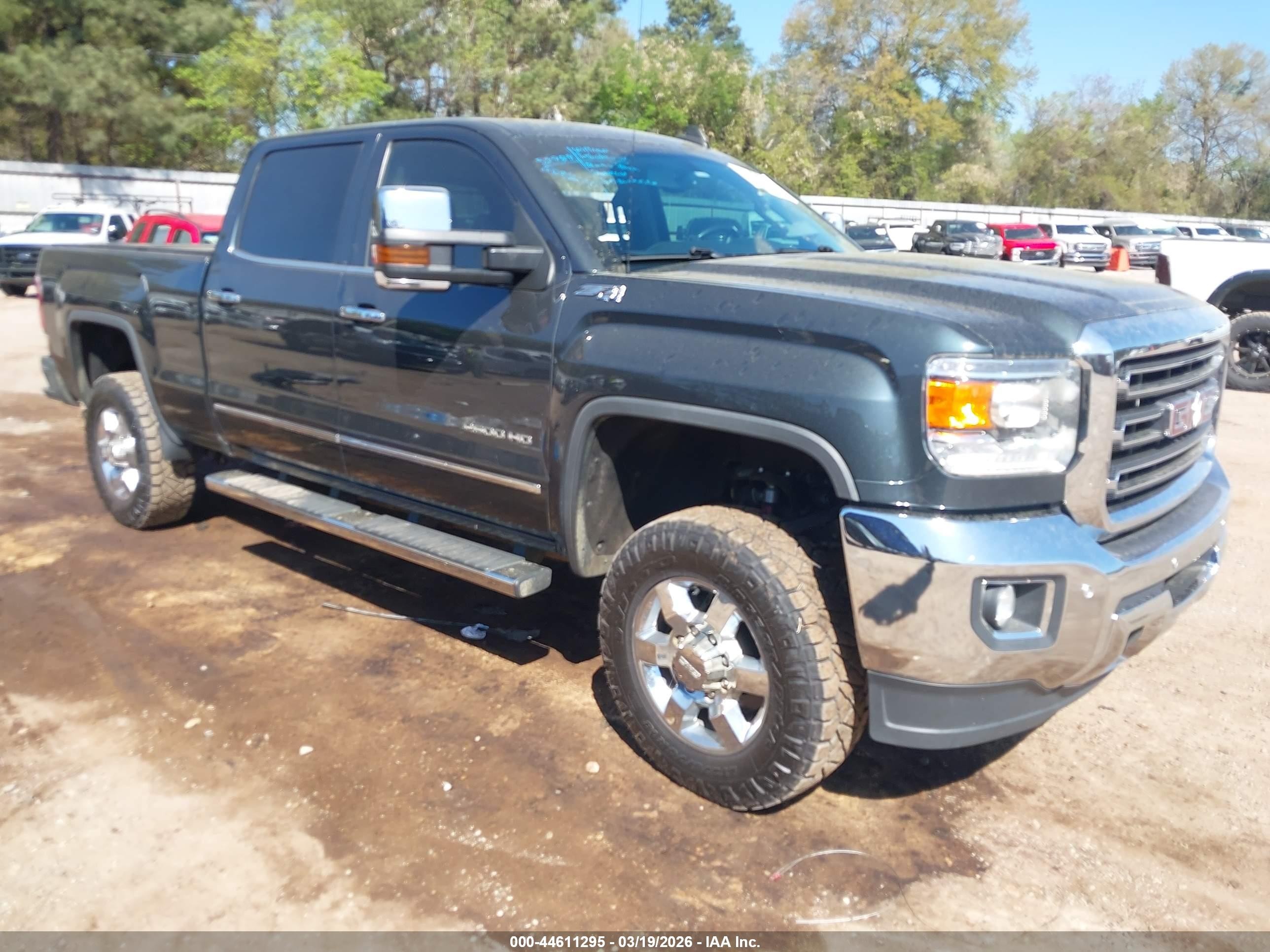 2019 GMC Sierra 2500HD SLT, VIN 1GT12REG0KF129963 — Side