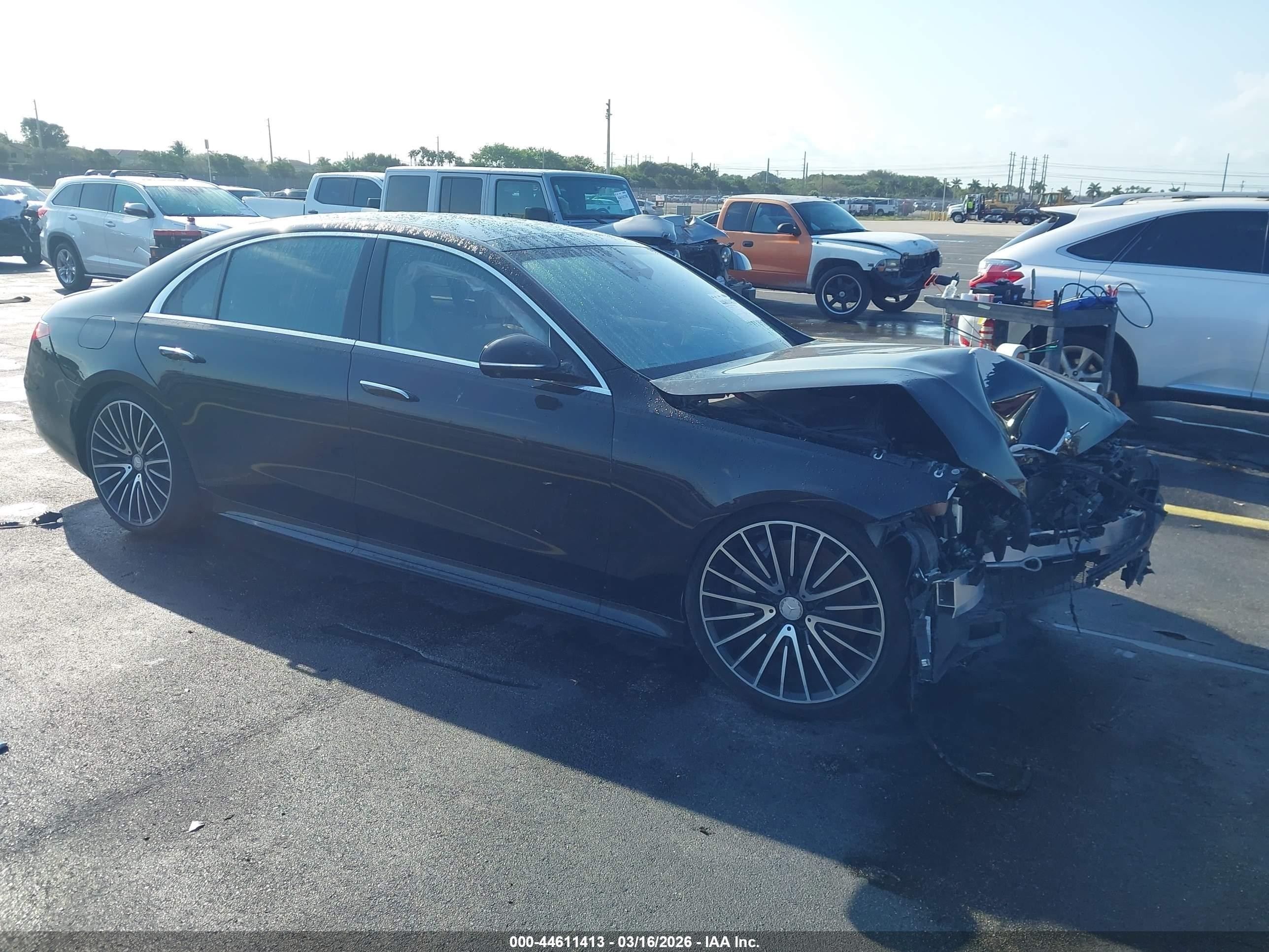 2022 Mercedes-Benz S 580, VIN W1K6G7GB2NA130553 — Front end