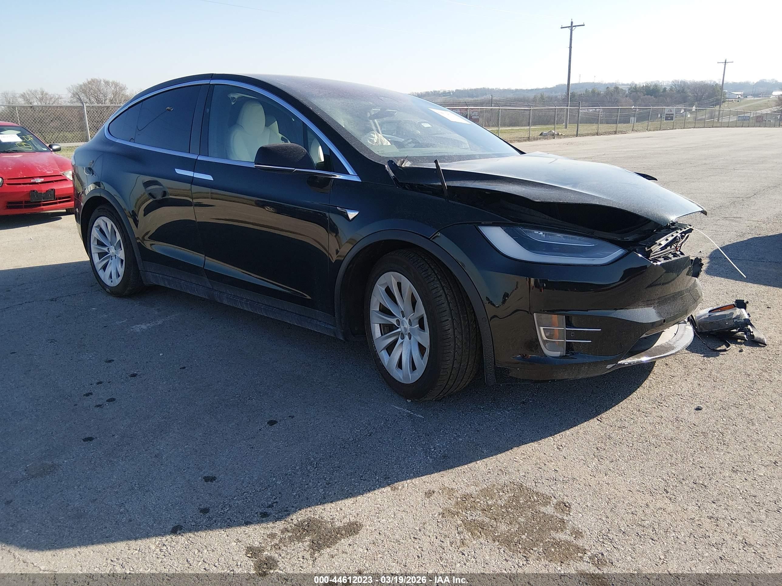 2021 Tesla Model X Long Range Plus, VIN 5YJXCBE28MF325224 — Front end