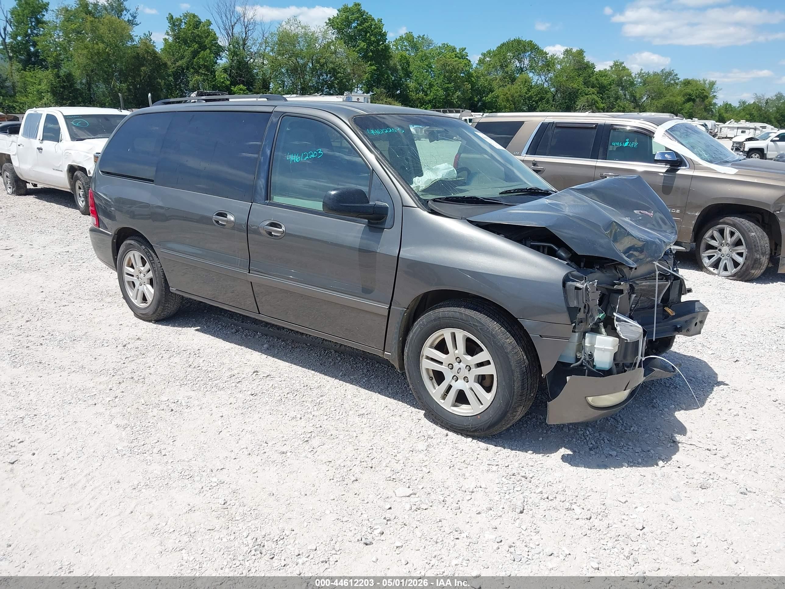 2005 Ford Freestar SEL, VIN 2FMDA52275BA30222 — Front end