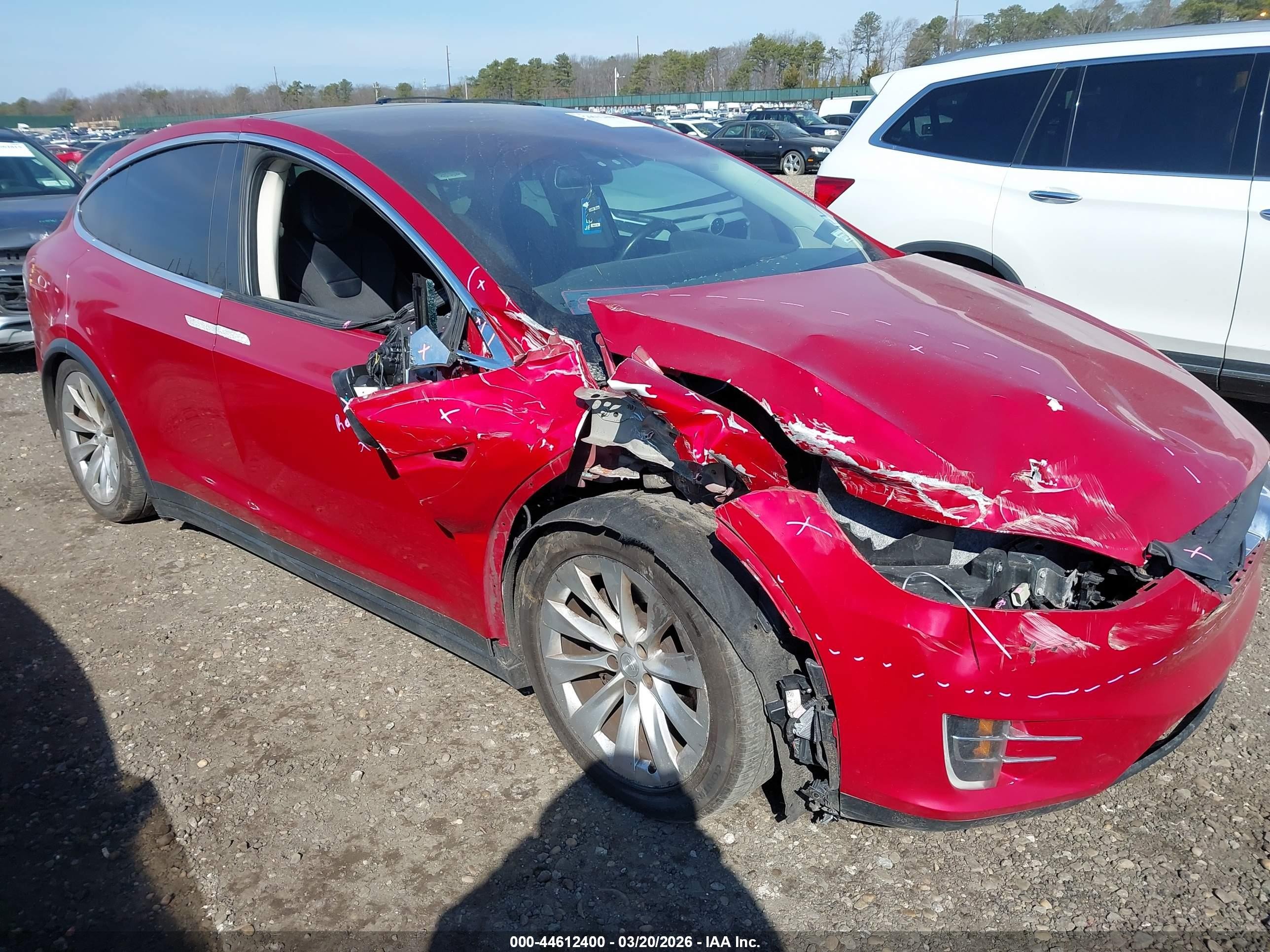 2016 Tesla Model X 70D, VIN 5YJXCBE20GF013287 — Front end