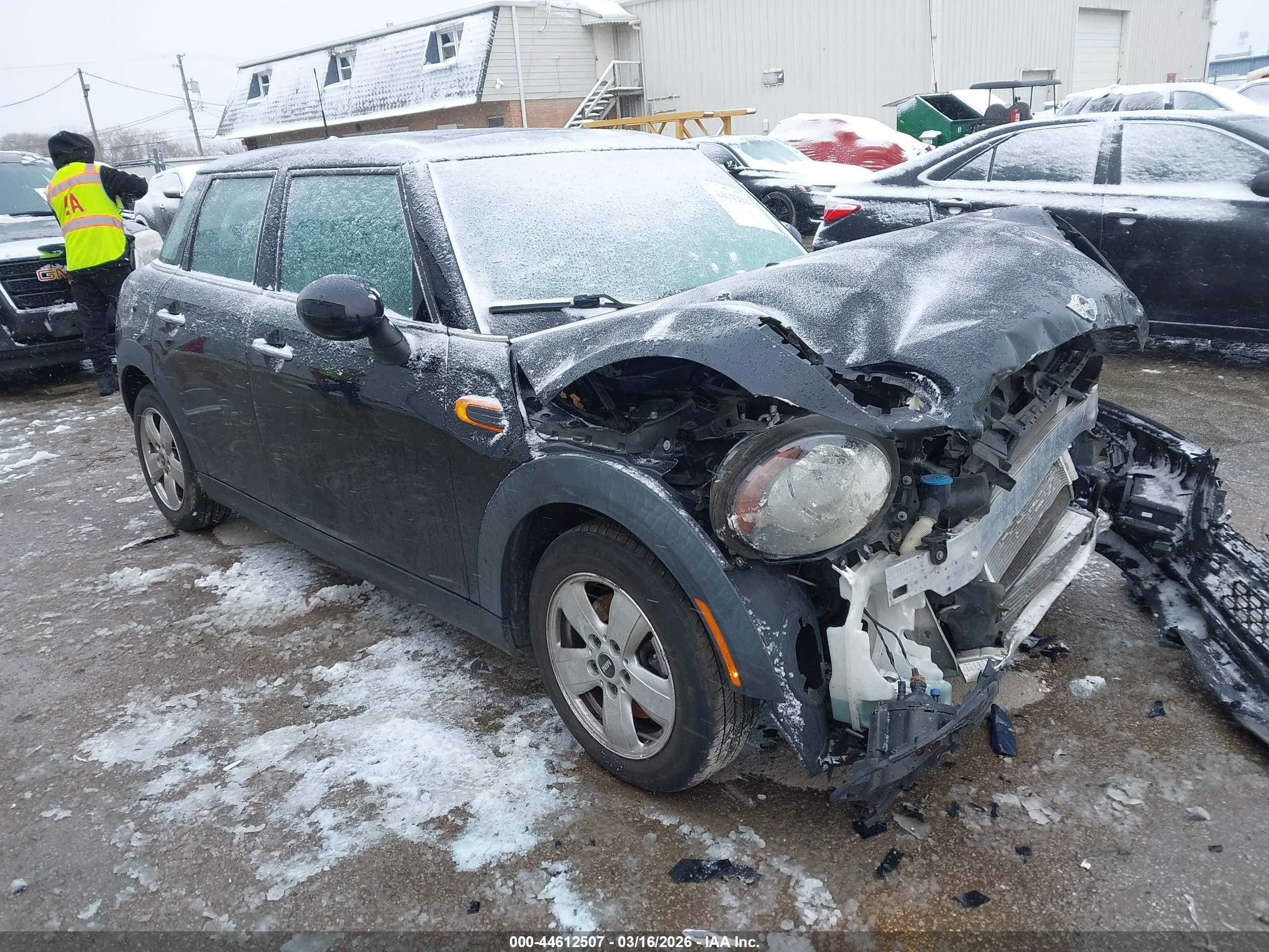 2016 MINI Hardtop 4 Door, VIN WMWXU1C5XG2E16538 — Не указано