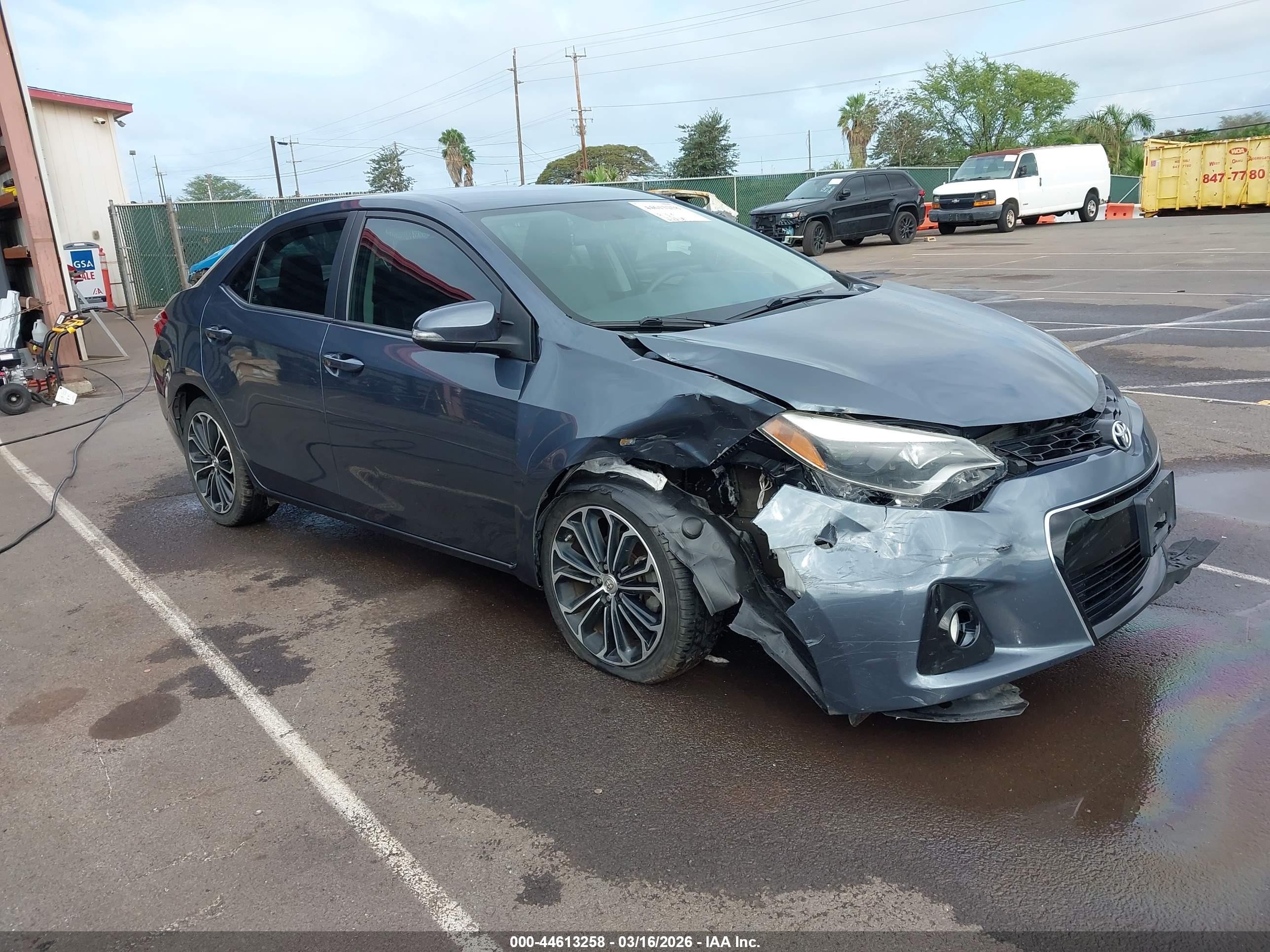 2014 Toyota Corolla S Plus, VIN 5YFBURHE5EP096058 — Front end