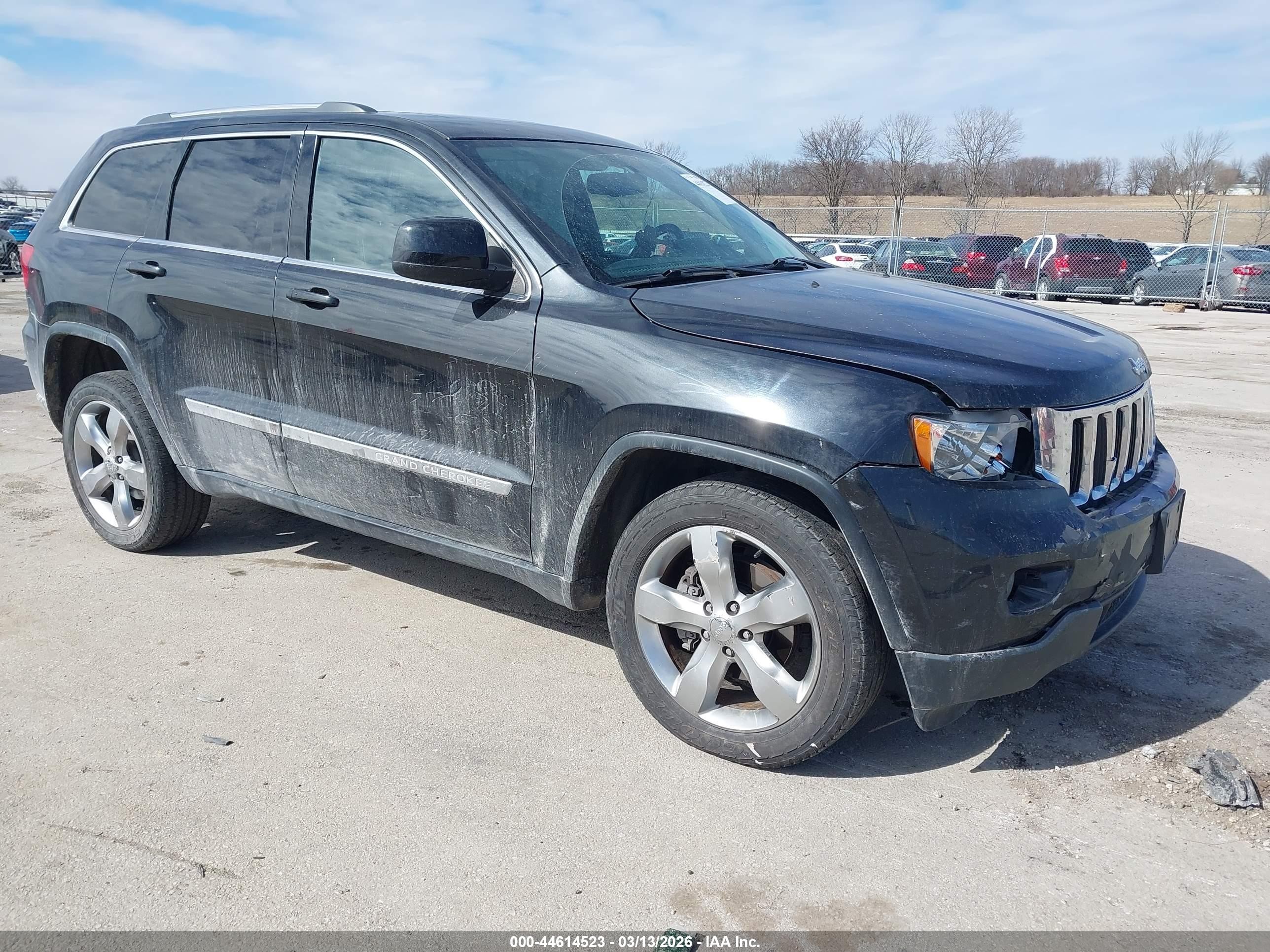 2013 Jeep Grand Cherokee Laredo, VIN 1C4RJFAG2DC609999 — Front end