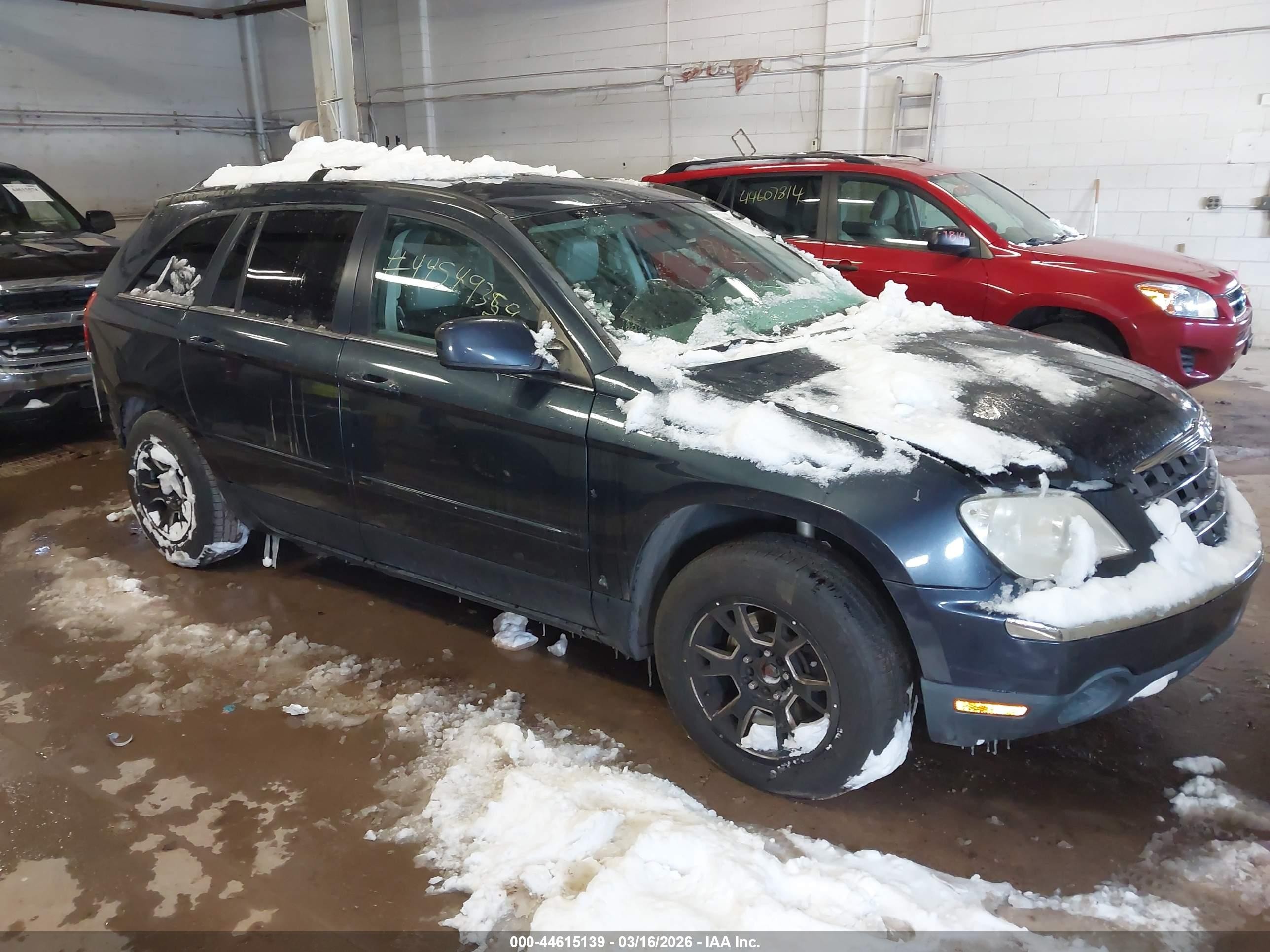 2007 Chrysler Pacifica Touring, VIN 2A8GM68X77R239402 — Rear end