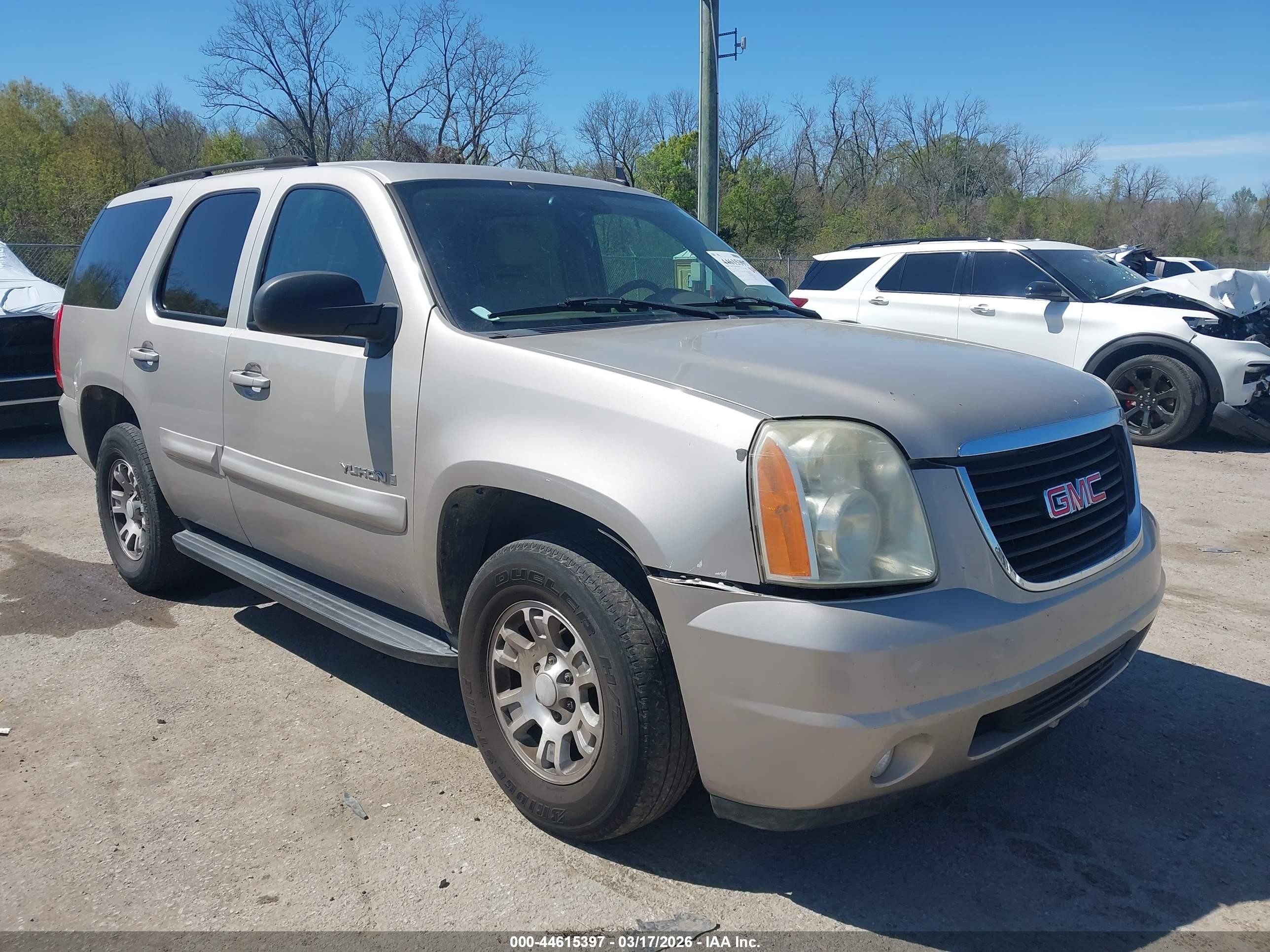 2007 GMC Yukon SLT, VIN 1GKFC13J77R208771 — Front end