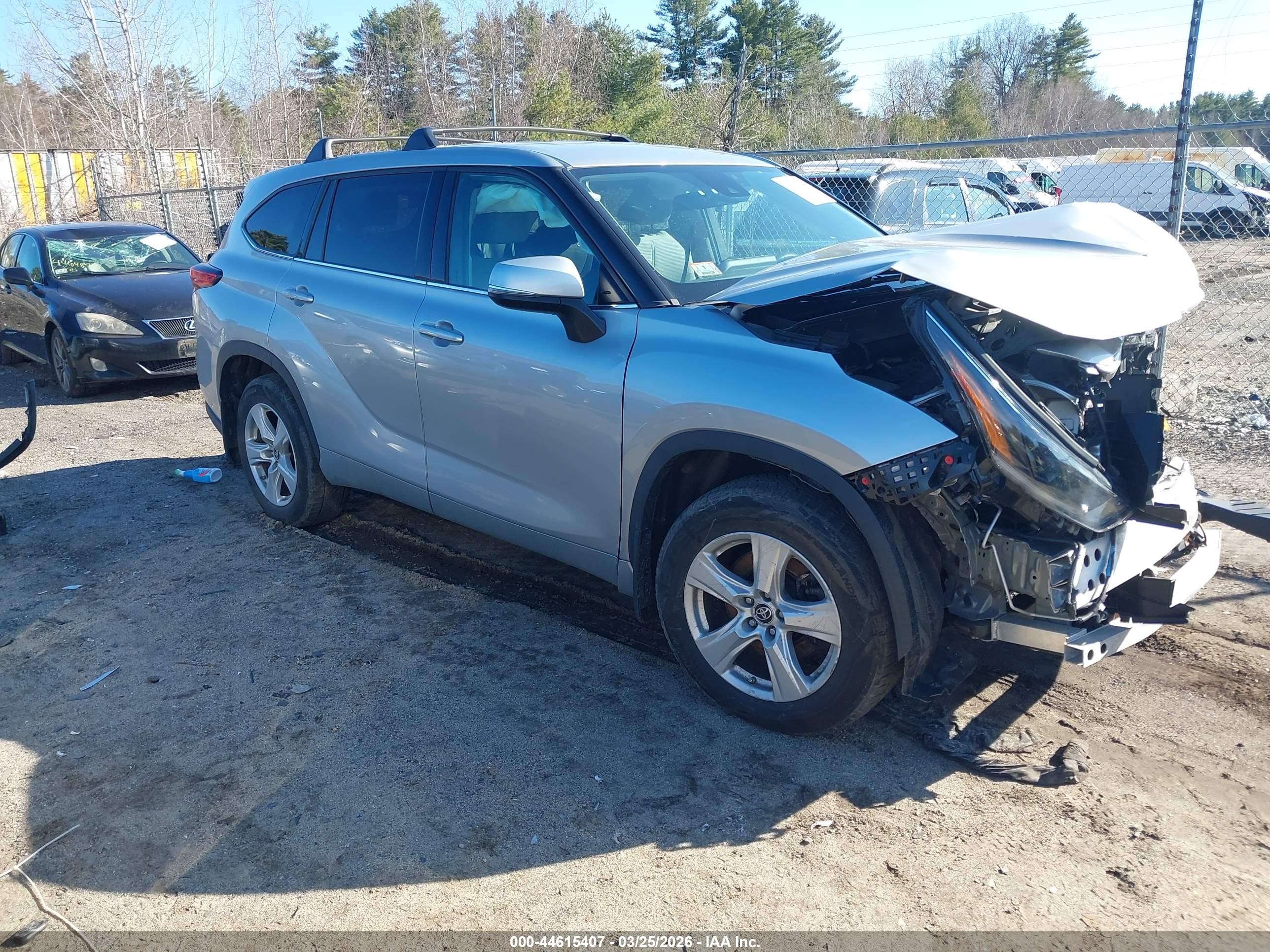 2021 Toyota Highlander LE, VIN 5TDBZRBH2MS155304 — Front end
