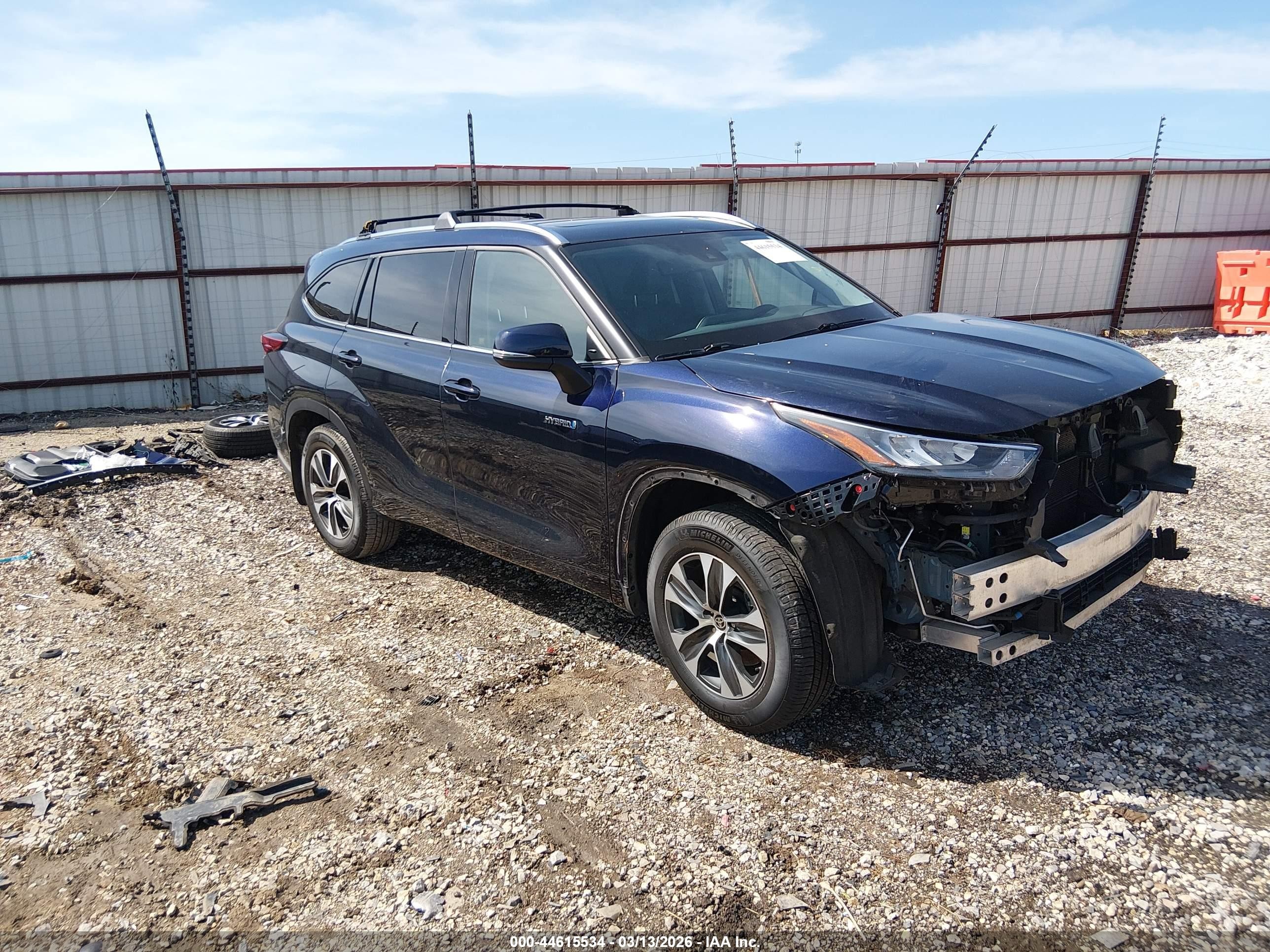 2020 Toyota Highlander Hybrid XLE, VIN 5TDGARAH1LS502974 — Front end