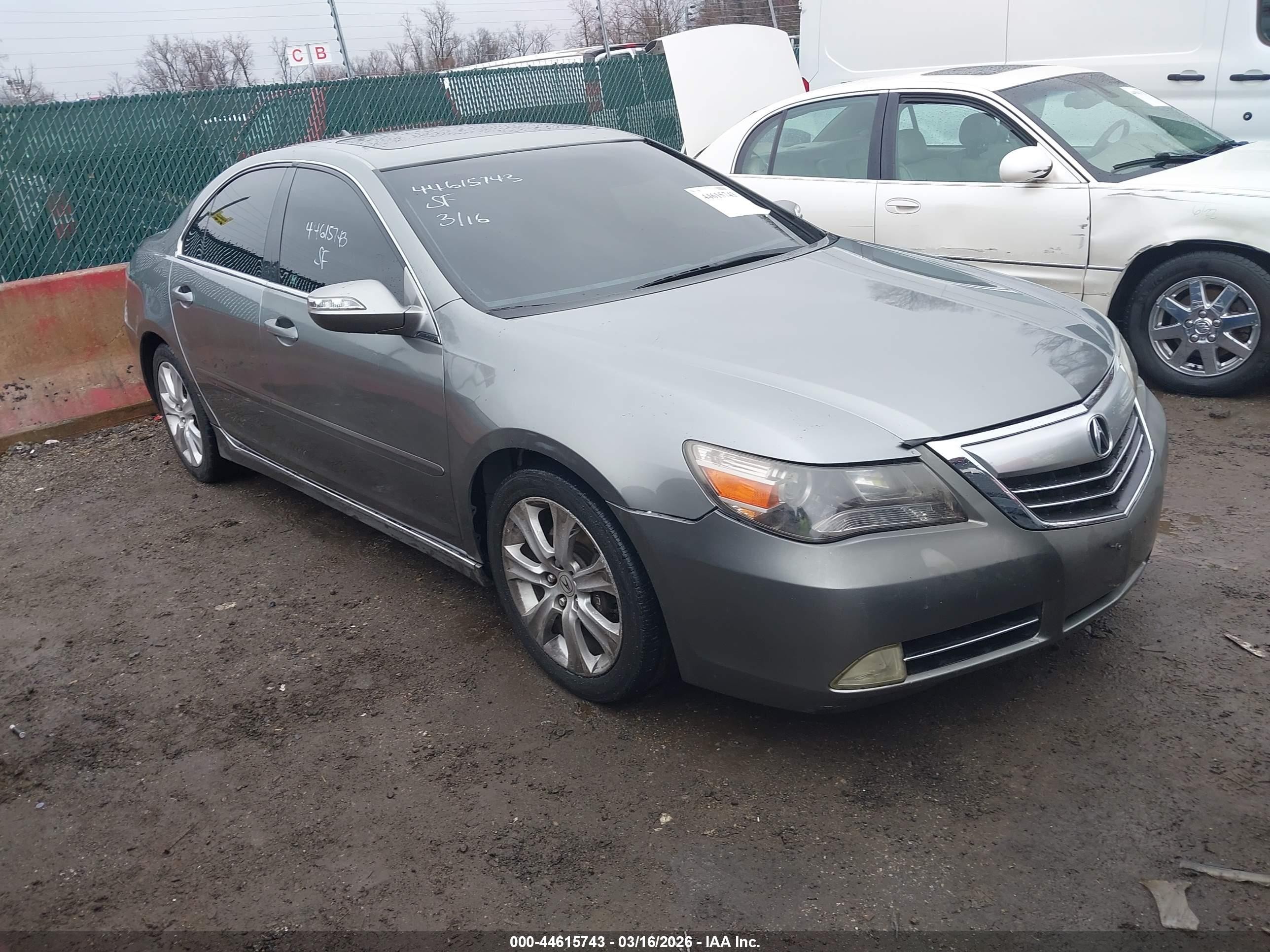 2010 Acura RL Technology, VIN JH4KB2F60AC002436 — Rear end