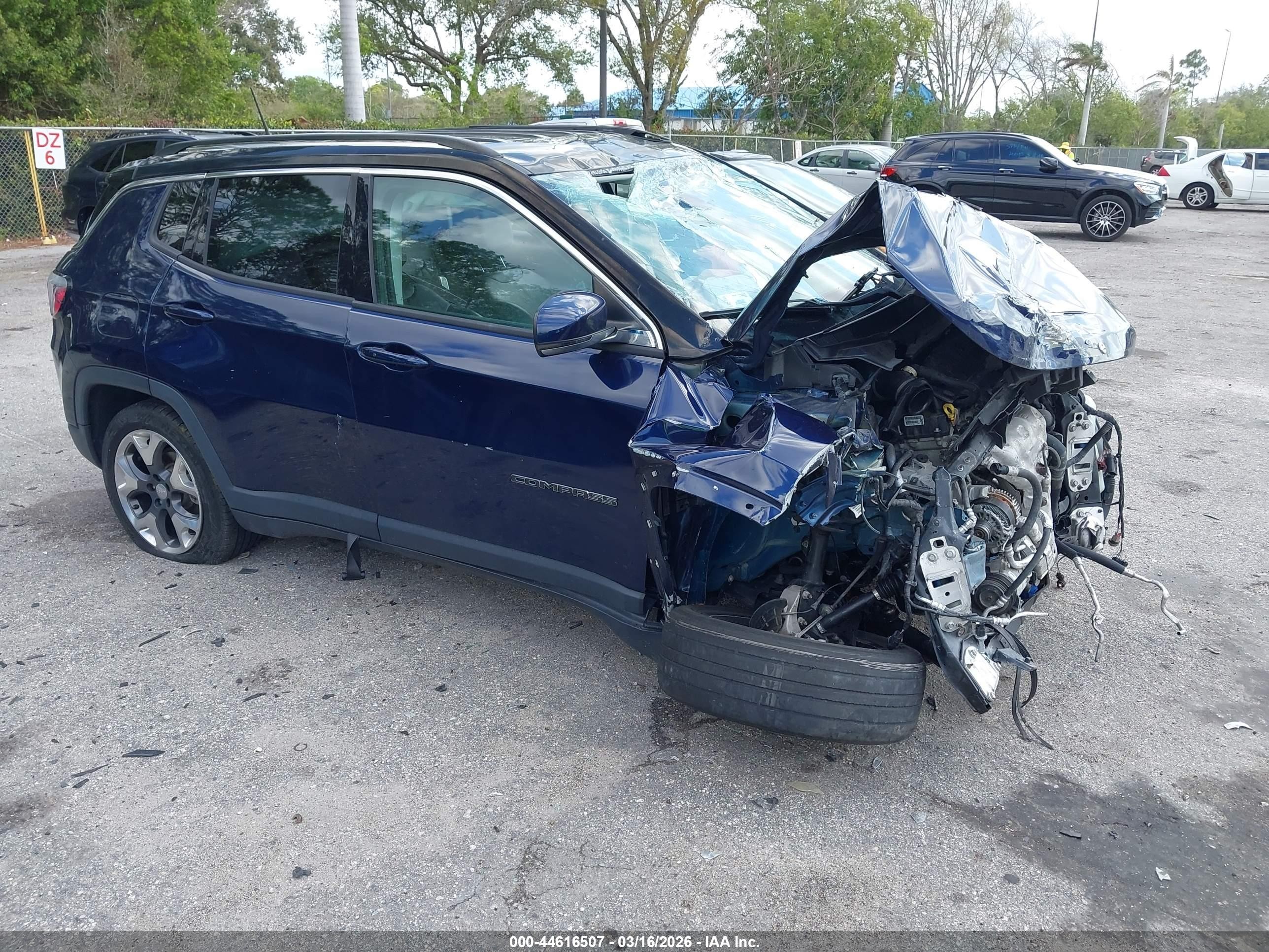 2020 Jeep Compass Limited, VIN 3C4NJDCB2LT167359 — Front end