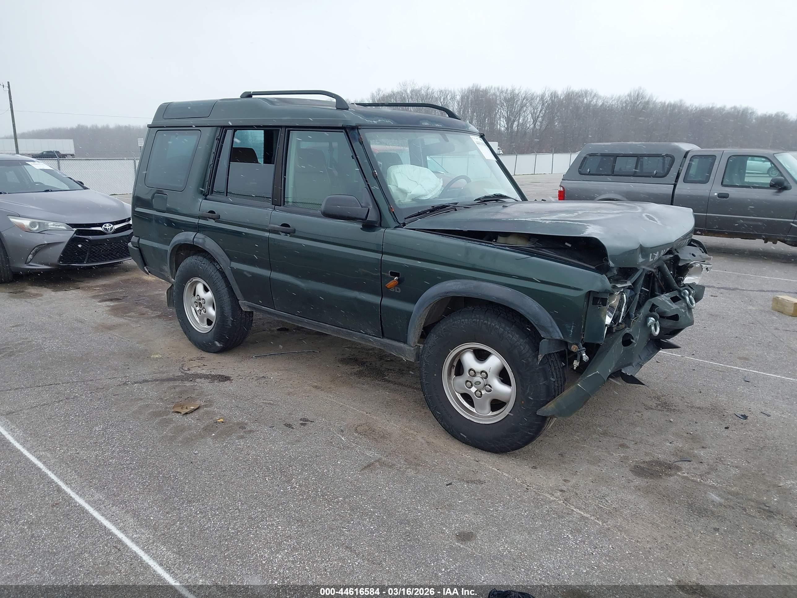 2001 Land Rover Discovery, VIN SALTL15451A712627 — Front end