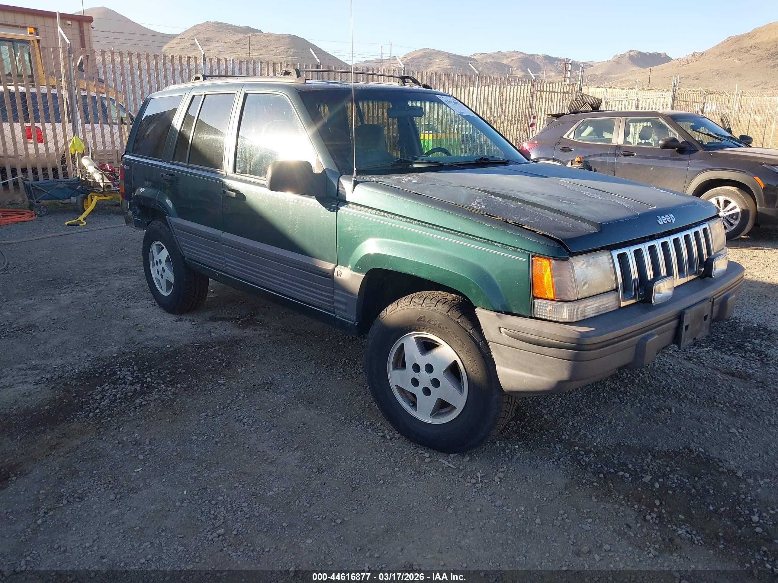 1994 Jeep Grand Cherokee Laredo, VIN 1J4GZ58S3RC283992 — Rear end