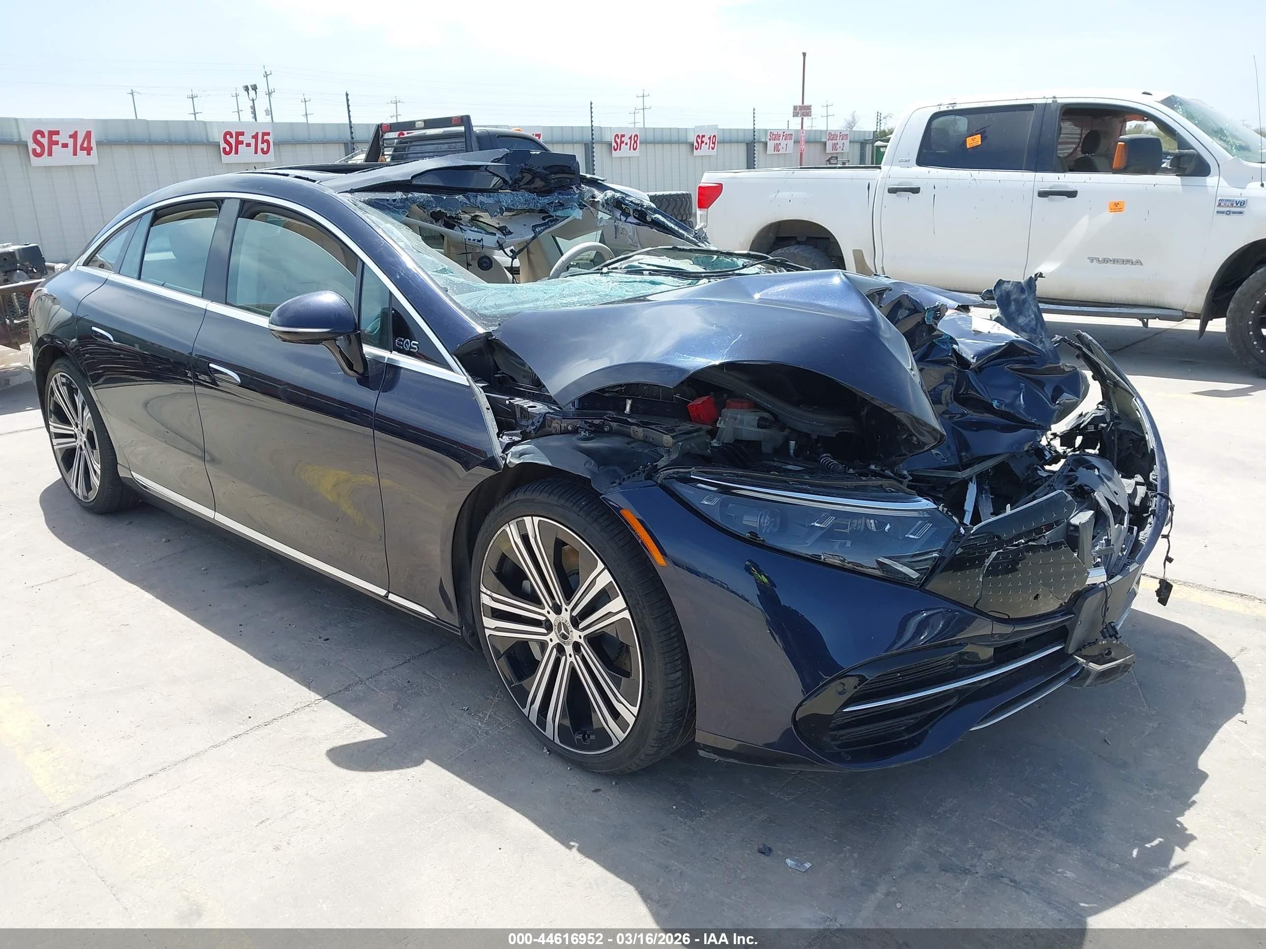 2022 Mercedes-Benz EQS 580, VIN W1KCG4EB4NA002089 — Front end