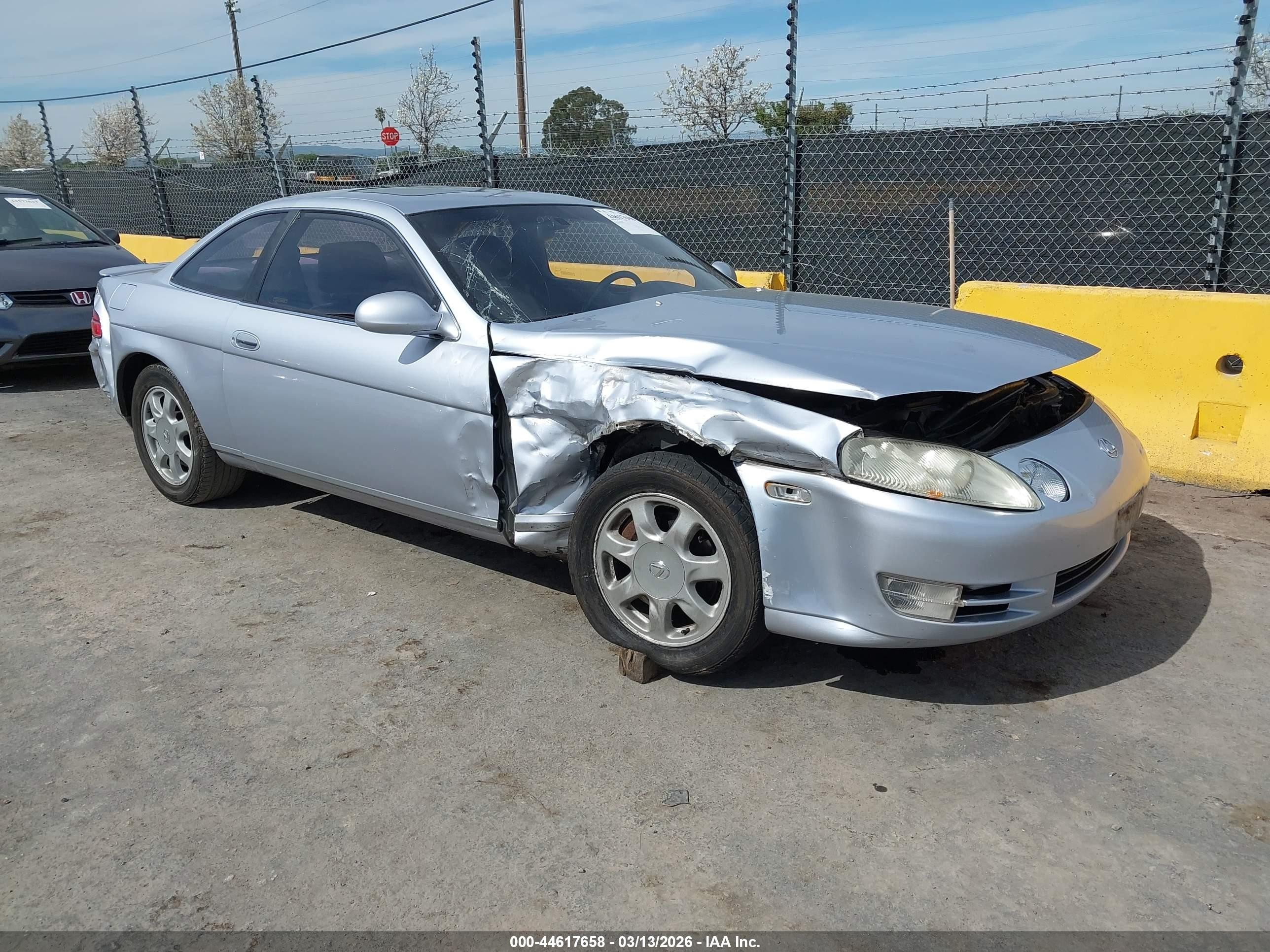 1995 Lexus SC 400, VIN JT8UZ30C2S0044022 — Front end