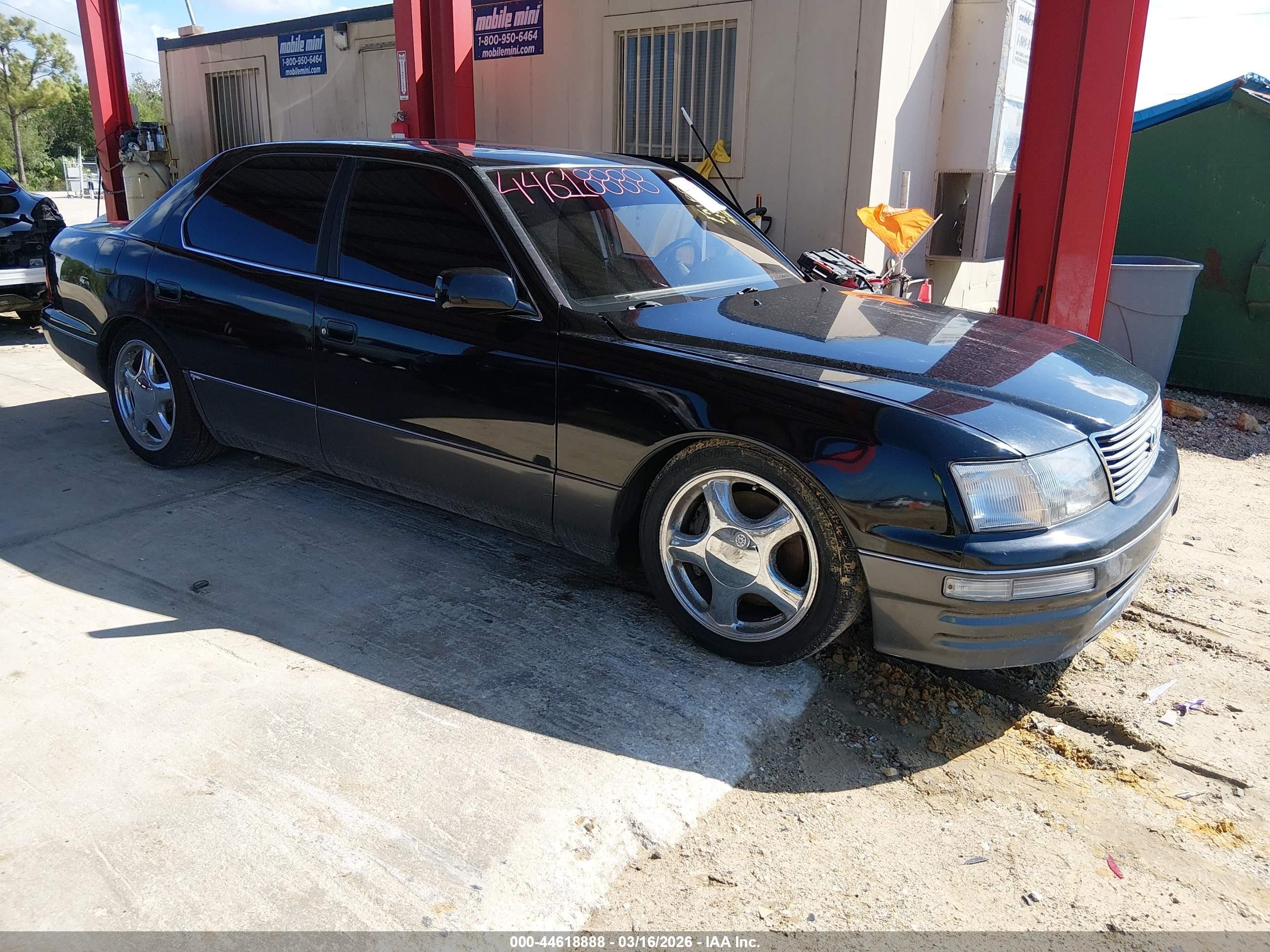 1996 Lexus LS 400, VIN JT8BH22F3T0059738 — Side