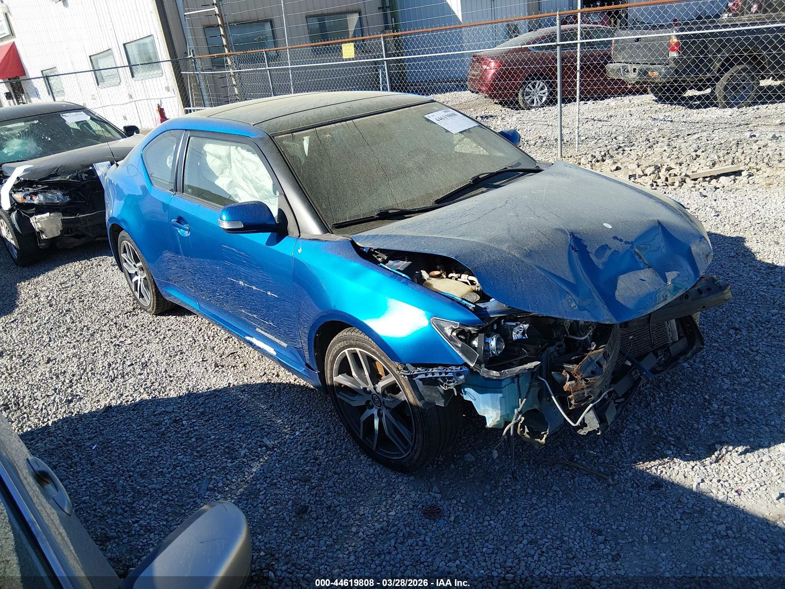 2015 Scion tC, VIN JTKJF5C75FJ003125 — Front end