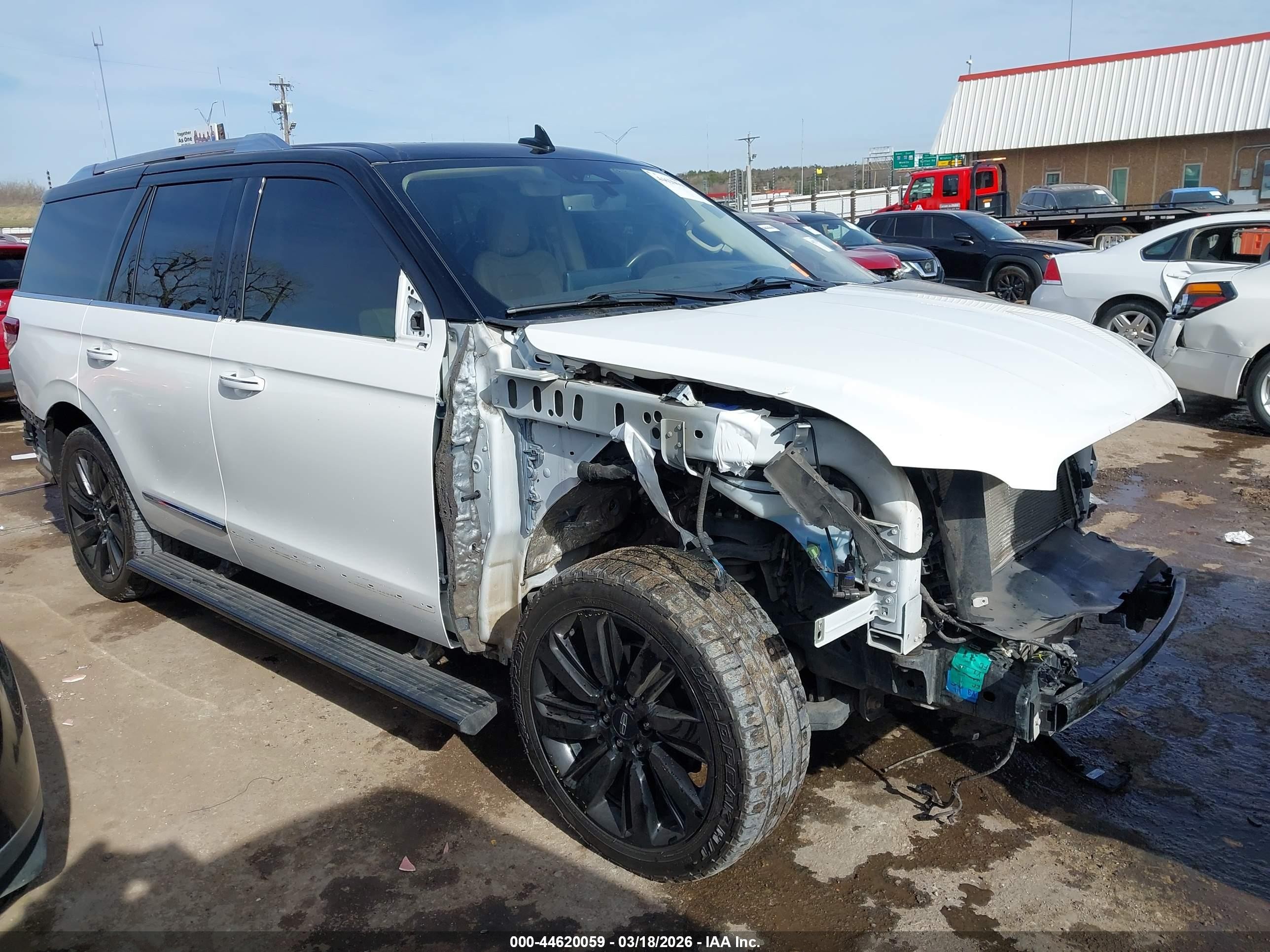 2022 Lincoln Navigator Reserve, VIN 5LMJJ2LT1NEL09708 — Front end