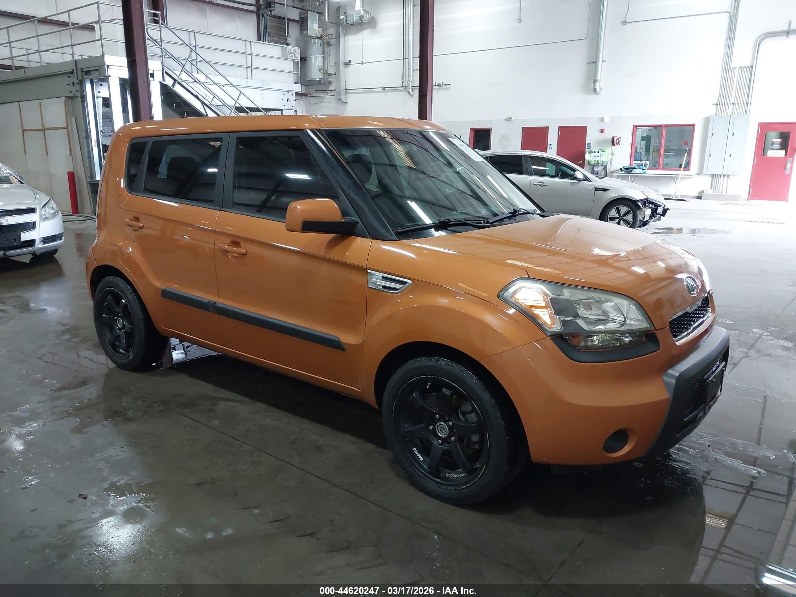2011 Kia Soul +, VIN KNDJT2A22B7238532 — Rear end