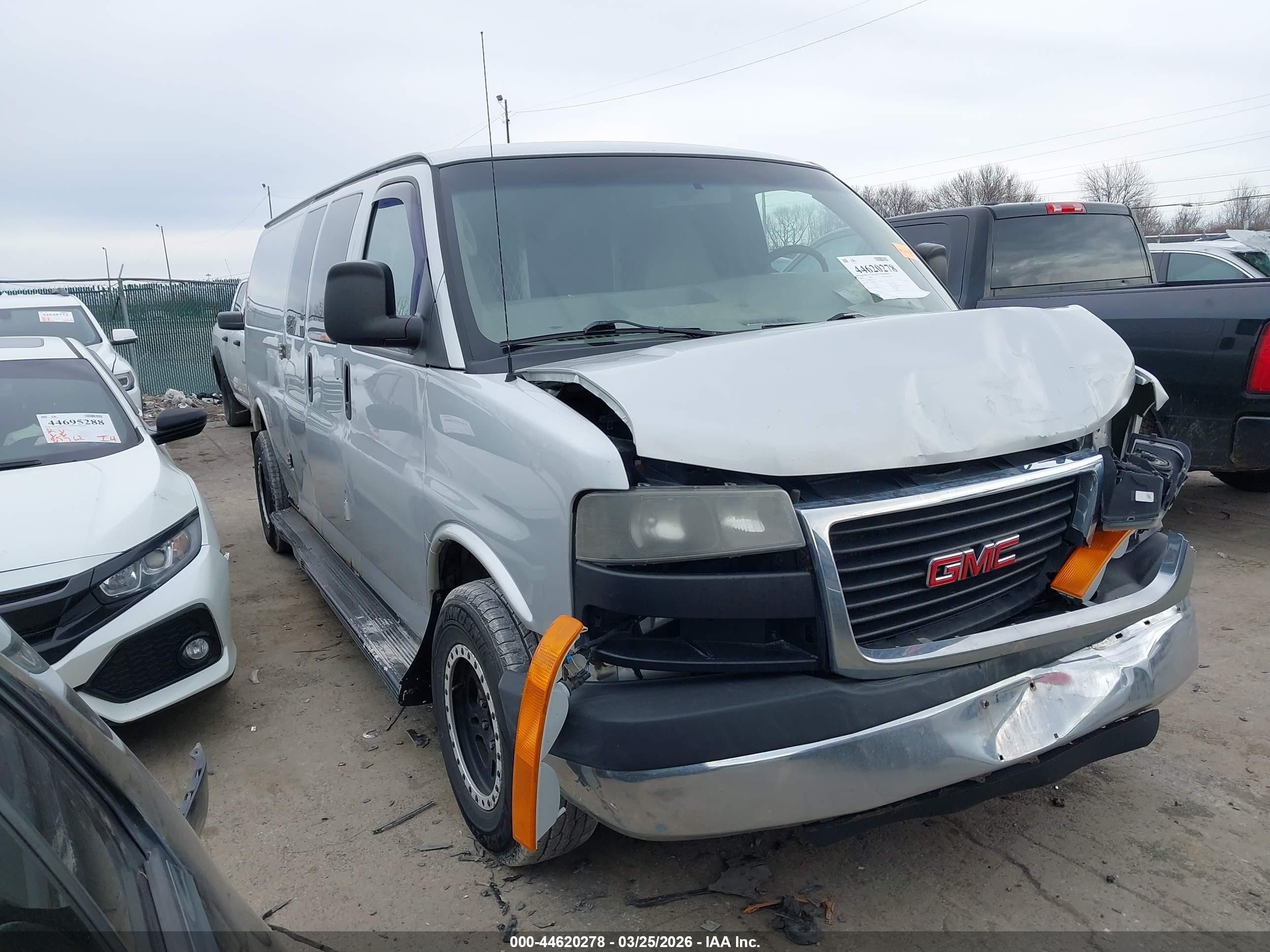 2014 GMC Savana, VIN 1GTW7GBA7E1146577 — Front end