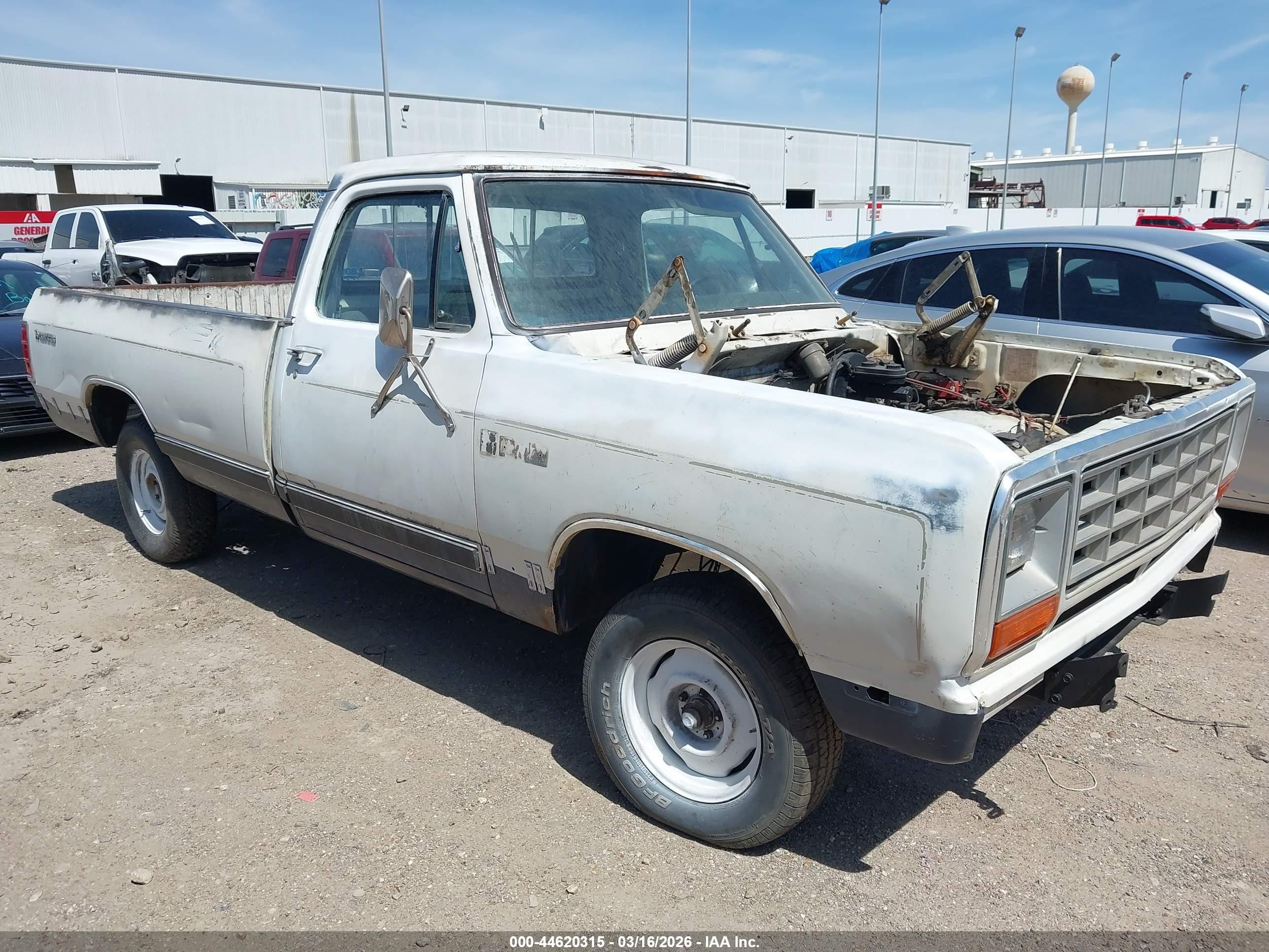 1984 Dodge D Series, VIN 1B7FD14TXES212358 — Front end