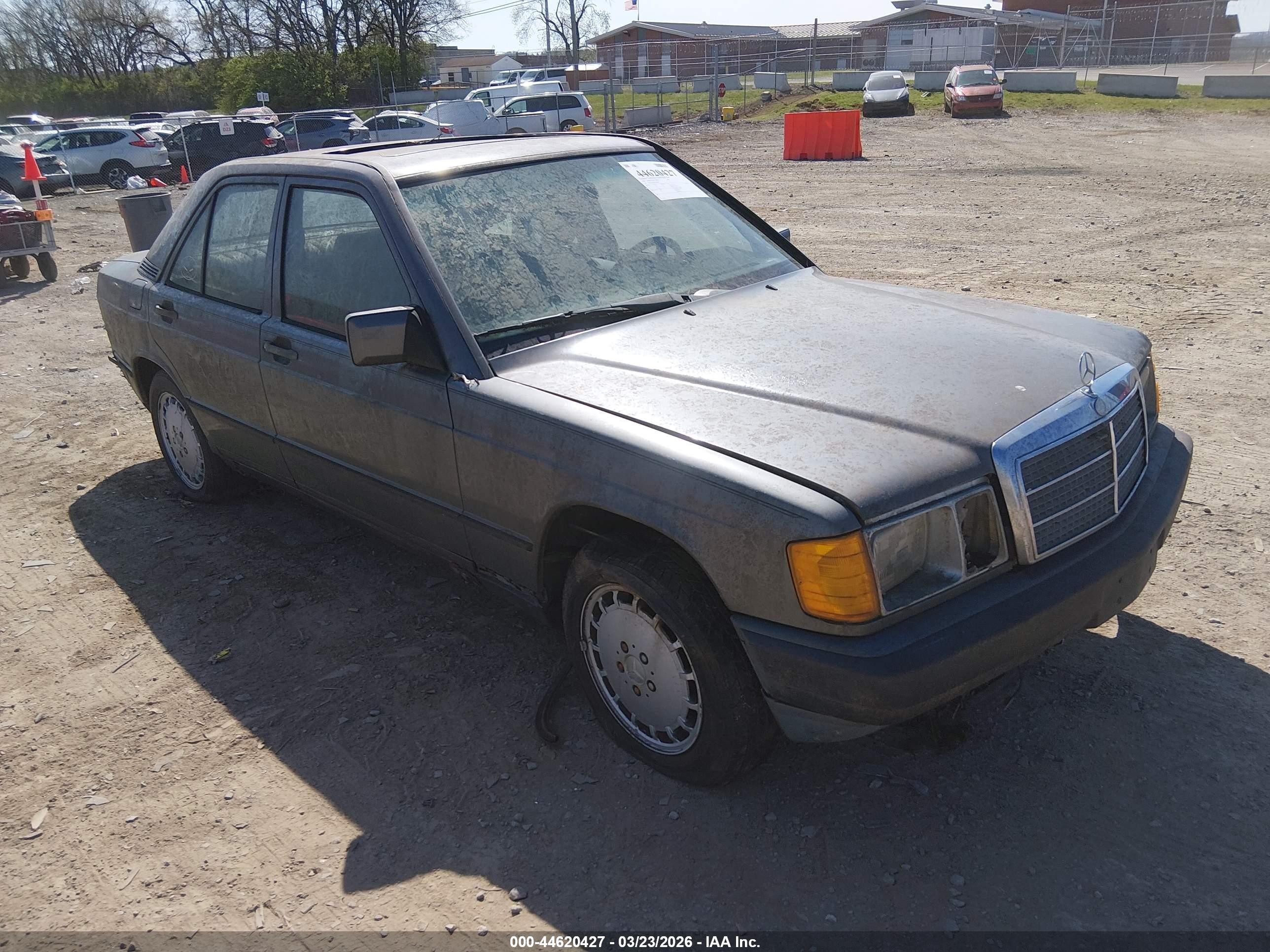 1985 Mercedes-Benz 190, VIN WDBDA24C7FF090220 — Front end