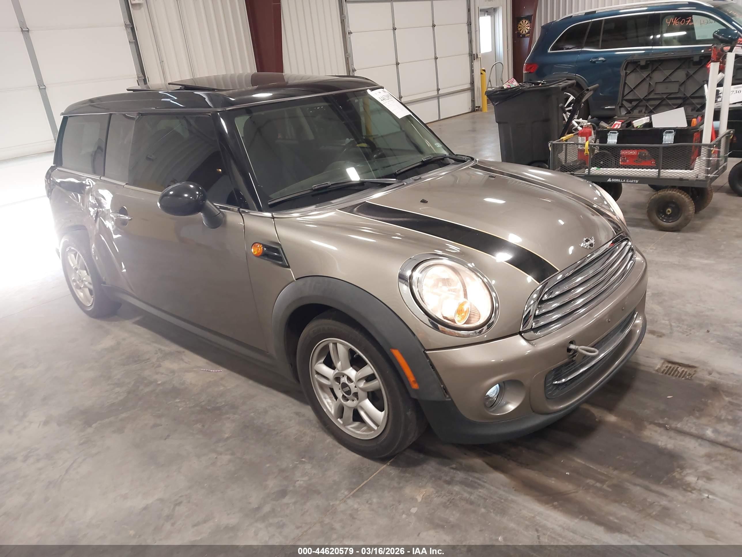 2014 MINI Clubman, VIN WMWZF3C59ET492531 — Бок