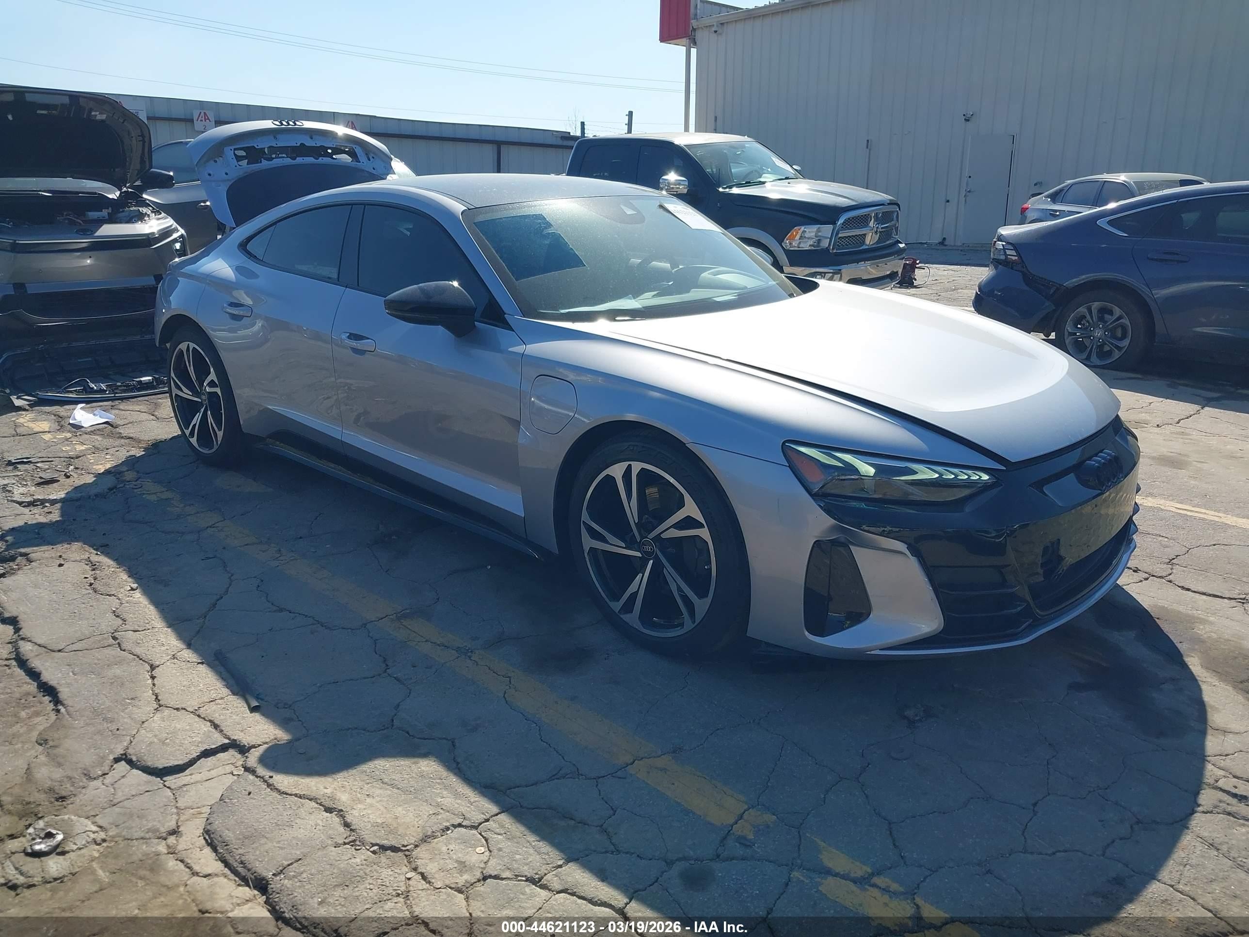 2022 Audi e-tron GT Premium Plus, VIN WAUCJBFW4N7008521 — Зад