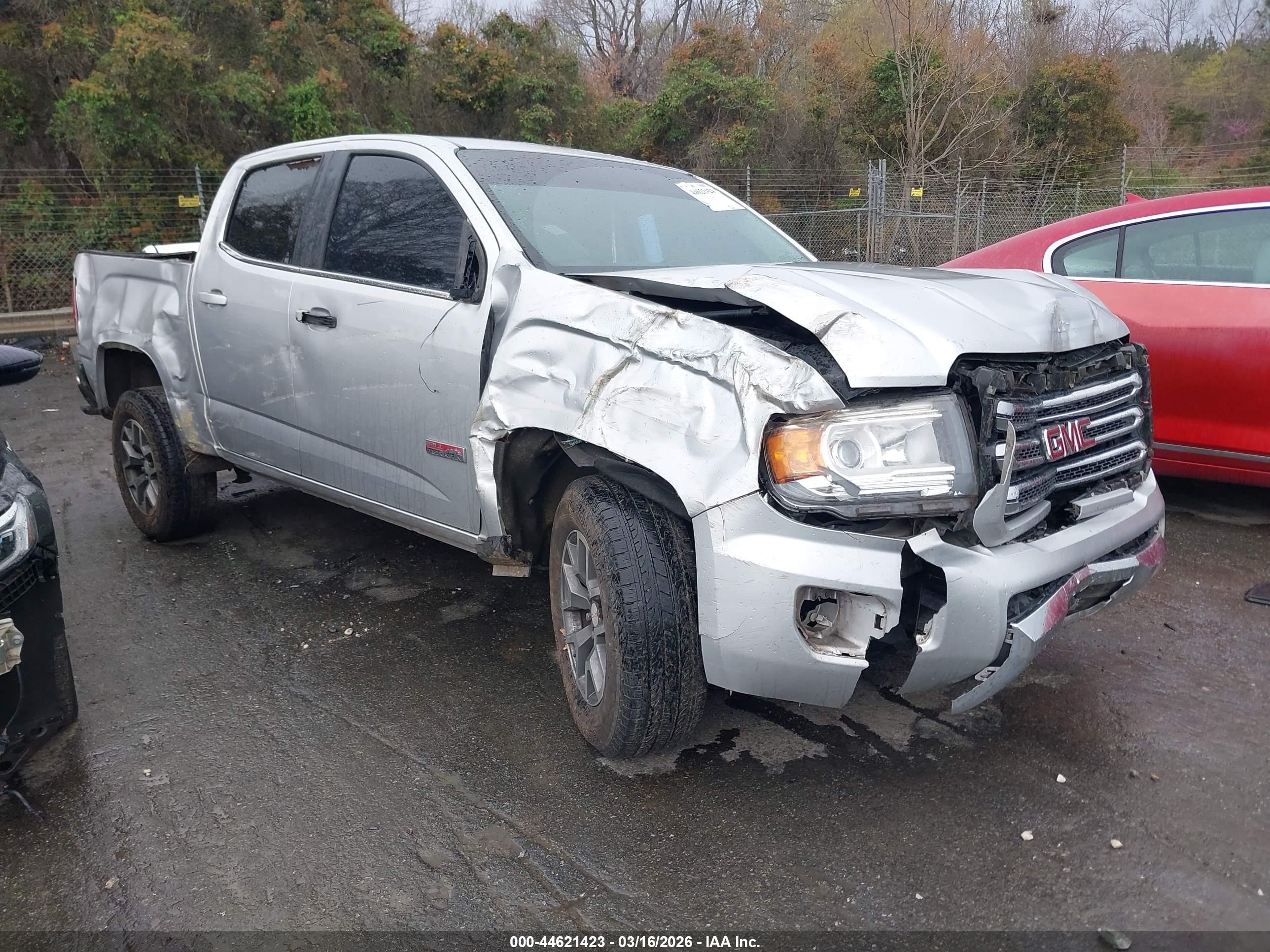 2015 GMC Canyon 2WD SLE, VIN 1GTG5BE32F1253550 — Front end