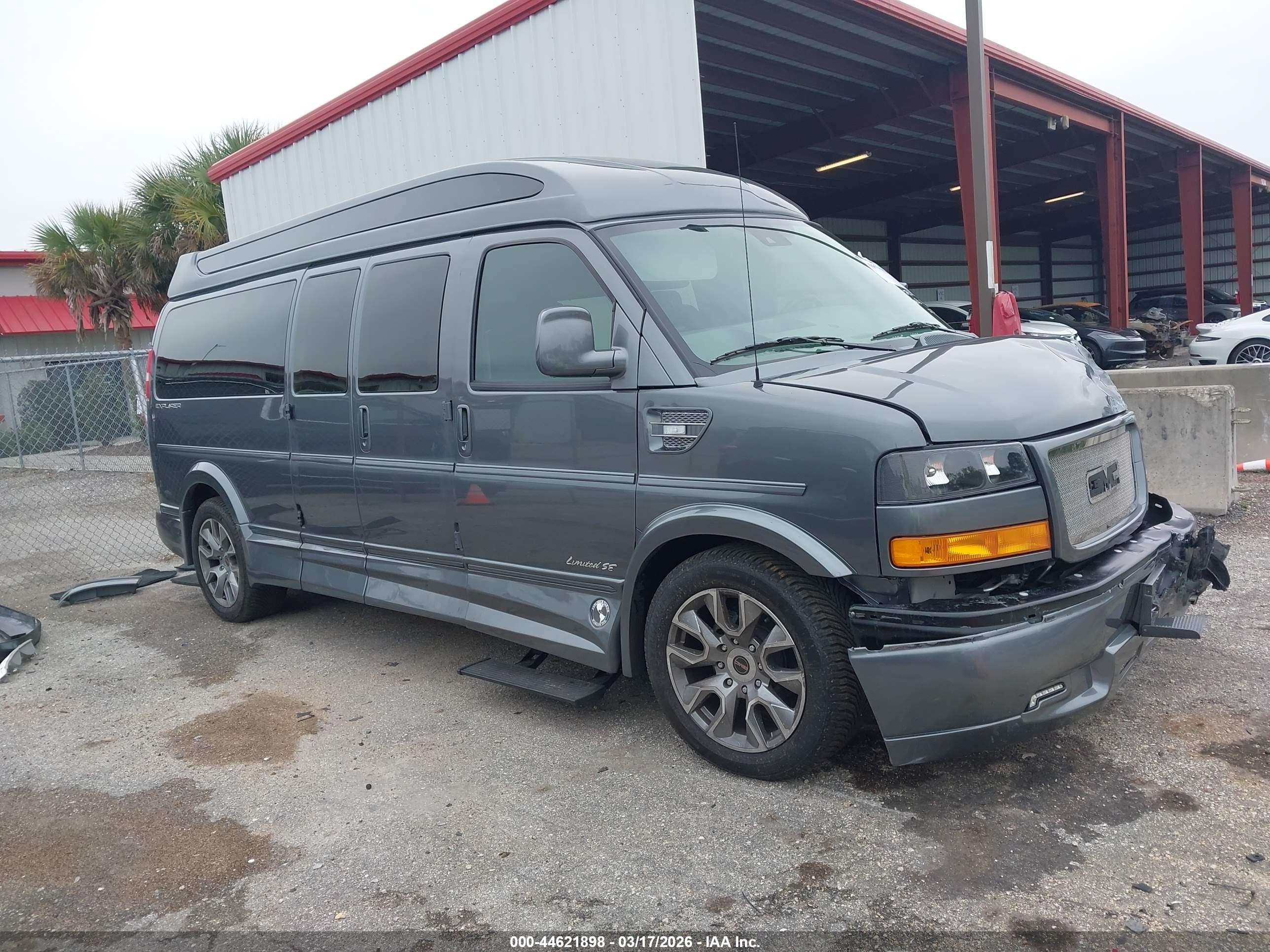 2025 GMC Savana Cargo, VIN 1GTW7BF77S1273245 — Front end