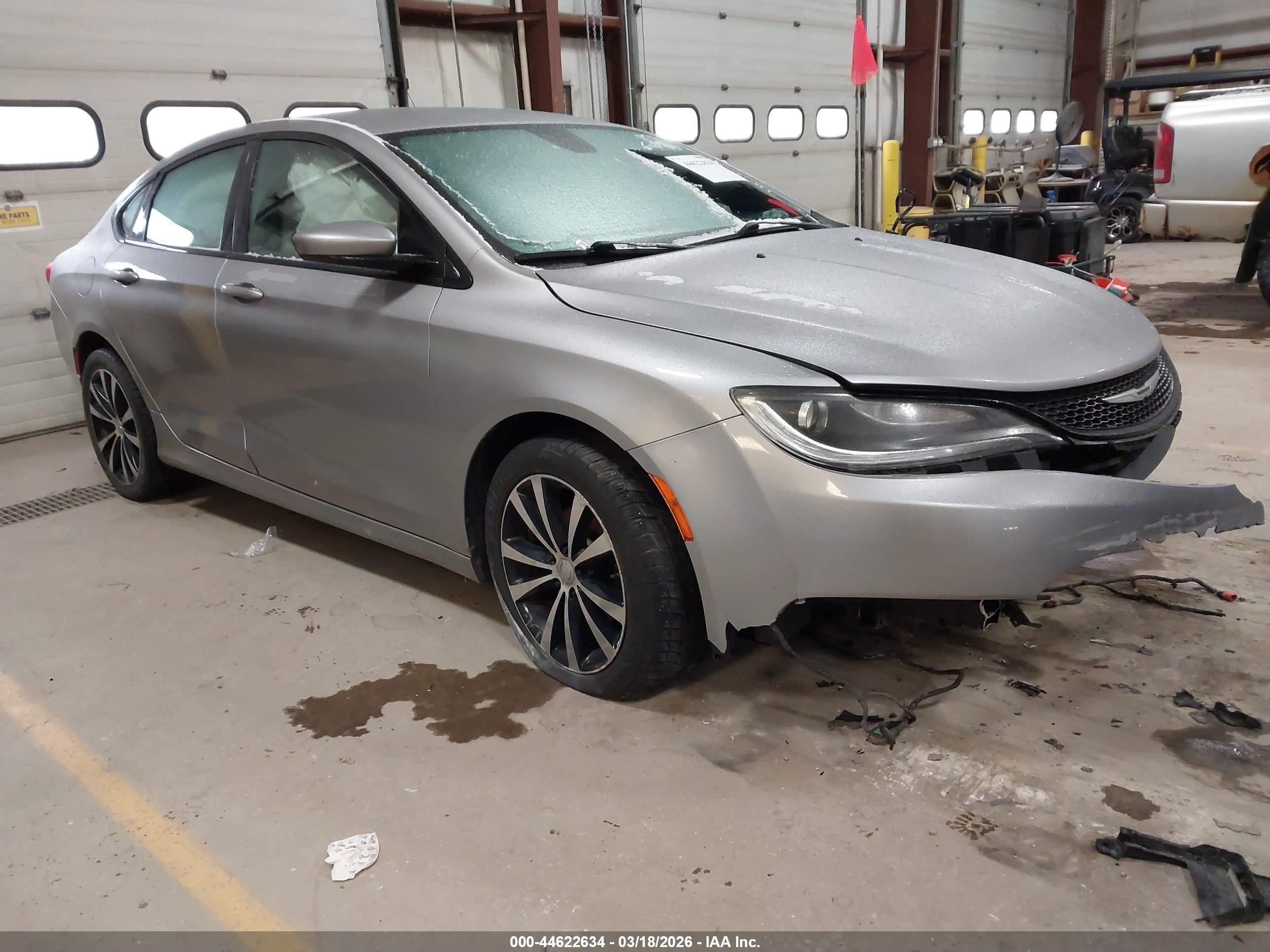 2015 Chrysler 200 S, VIN 1C3CCCBB3FN649523 — Front end