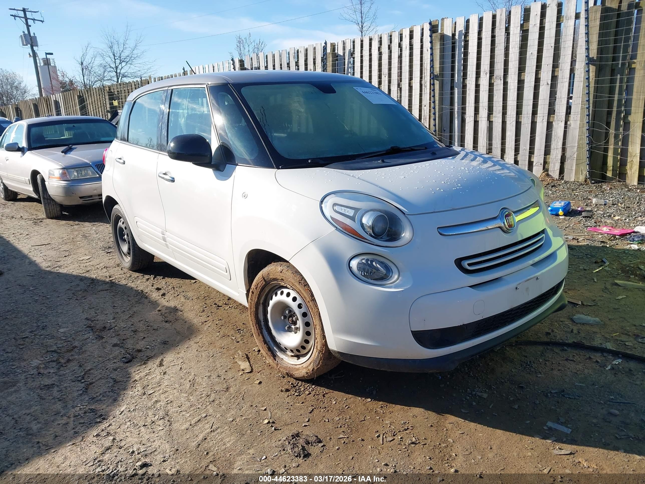 2014 FIAT 500L Pop, VIN ZFBCFAAH6EZ015503 — Side