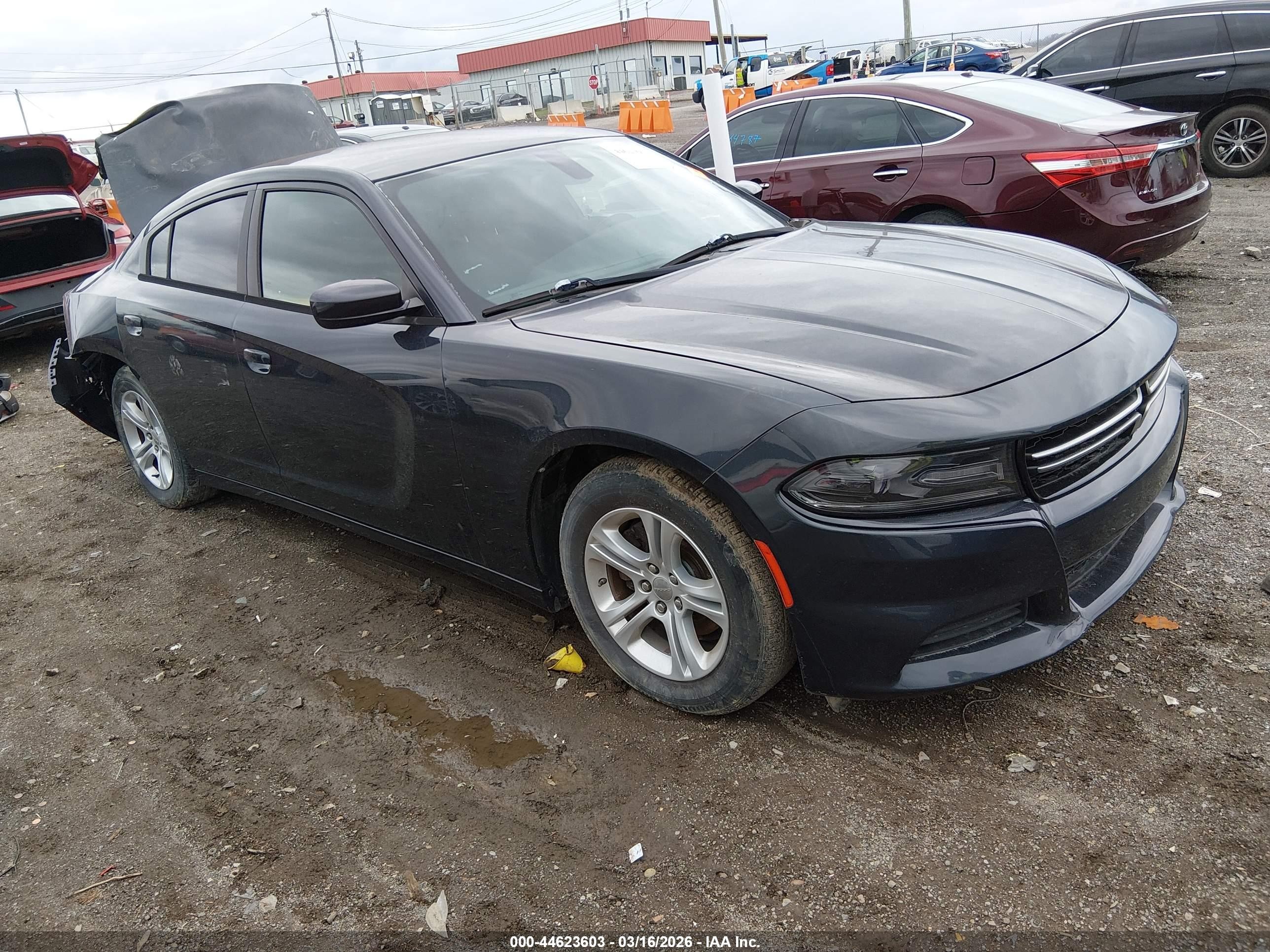 2016 Dodge Charger SE, VIN 2C3CDXBGXGH199010 — Rear end