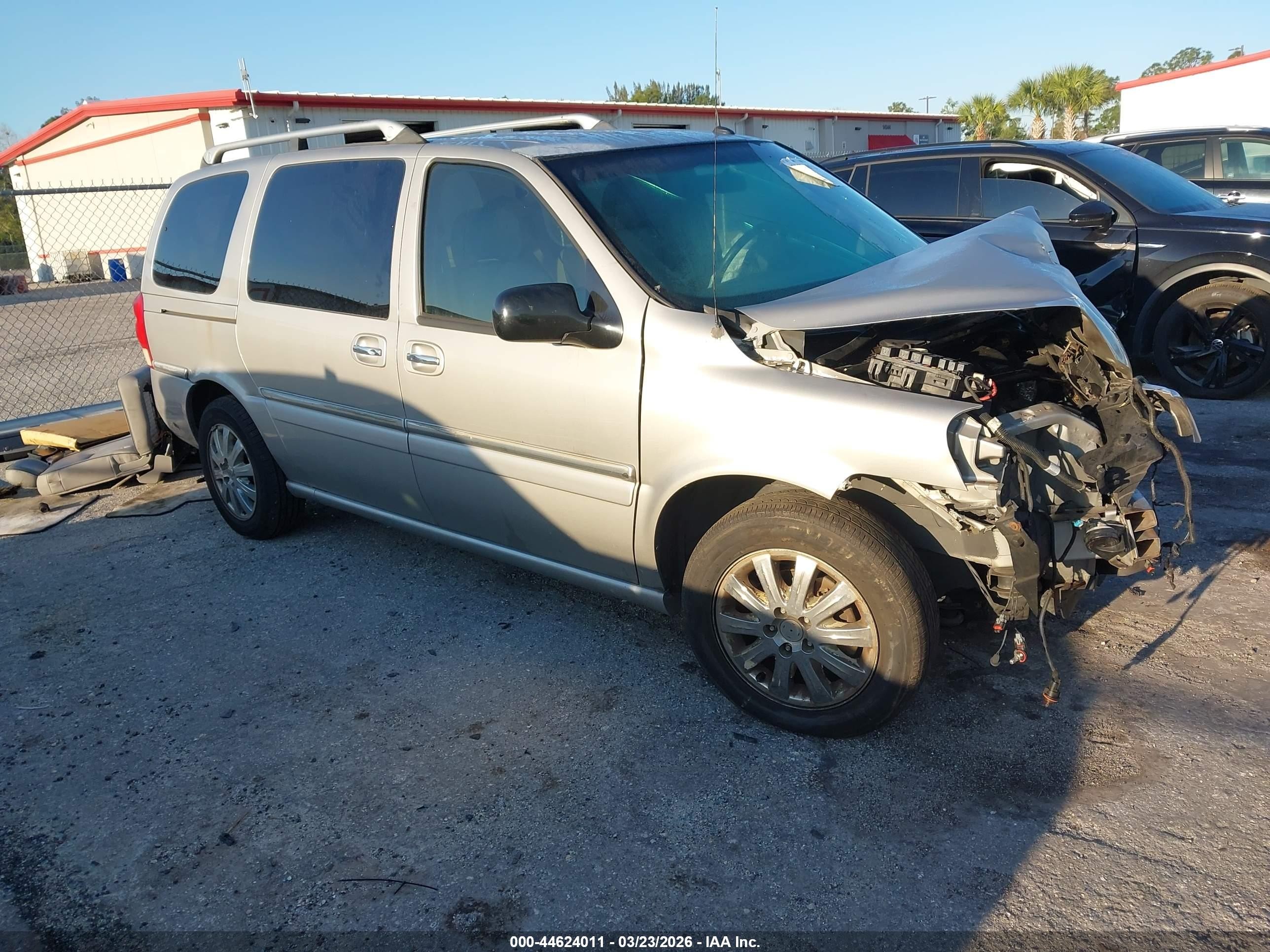 2005 Buick Terraza CXL, VIN 5GADV33L25D218291 — Front end