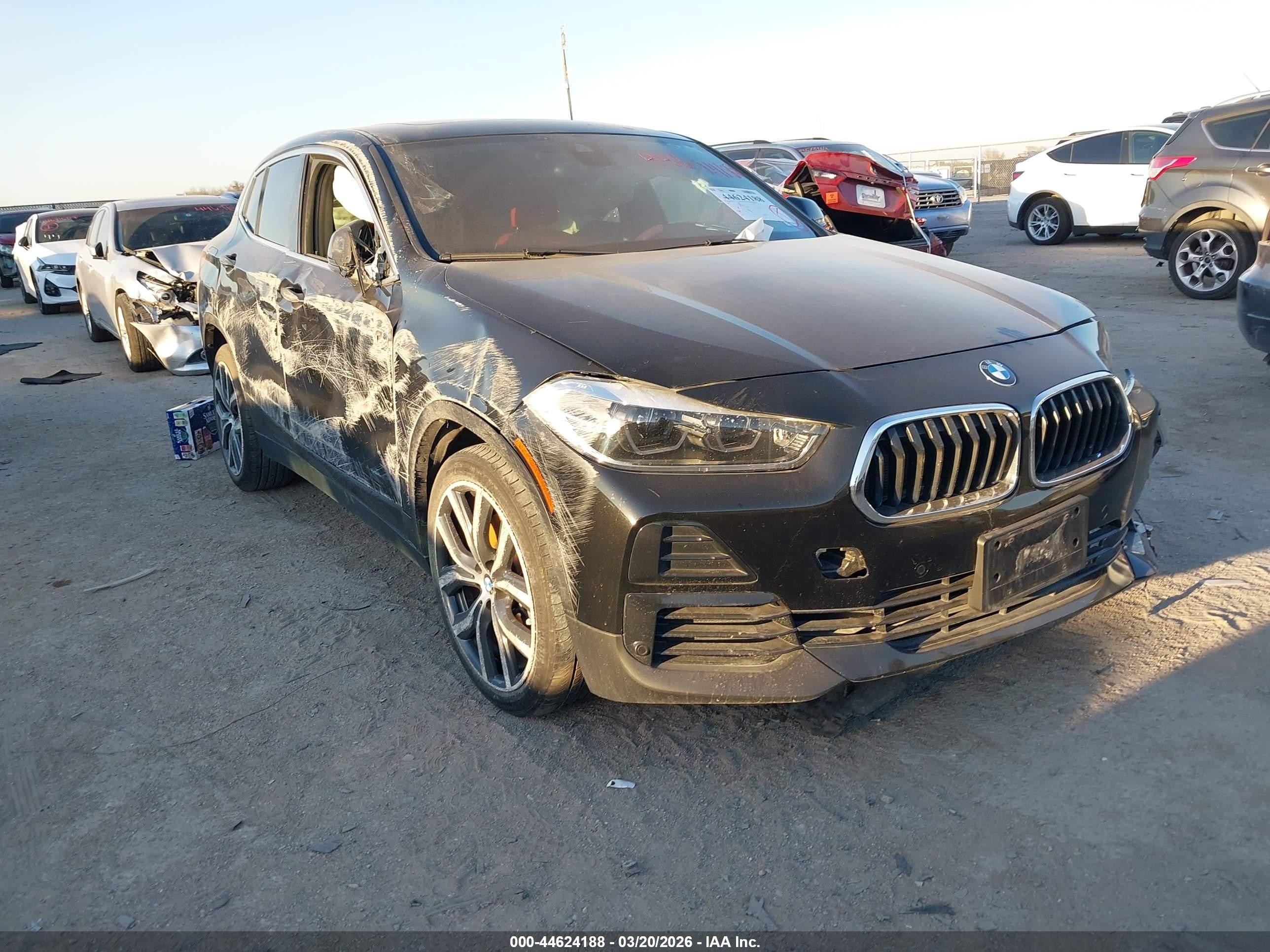 2022 BMW X2 xDrive28i, VIN WBXYJ1C01N5T82165 — Бок