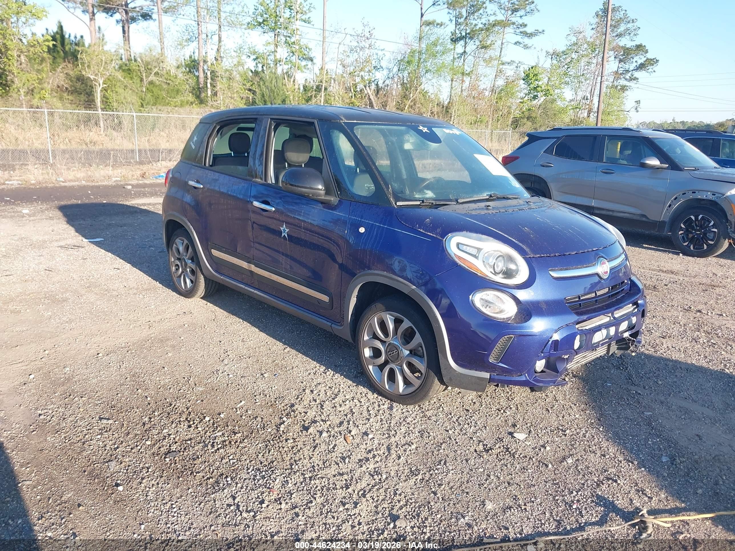 2015 FIAT 500L Trekking, VIN ZFBCFADH8FZ031523 — Front end