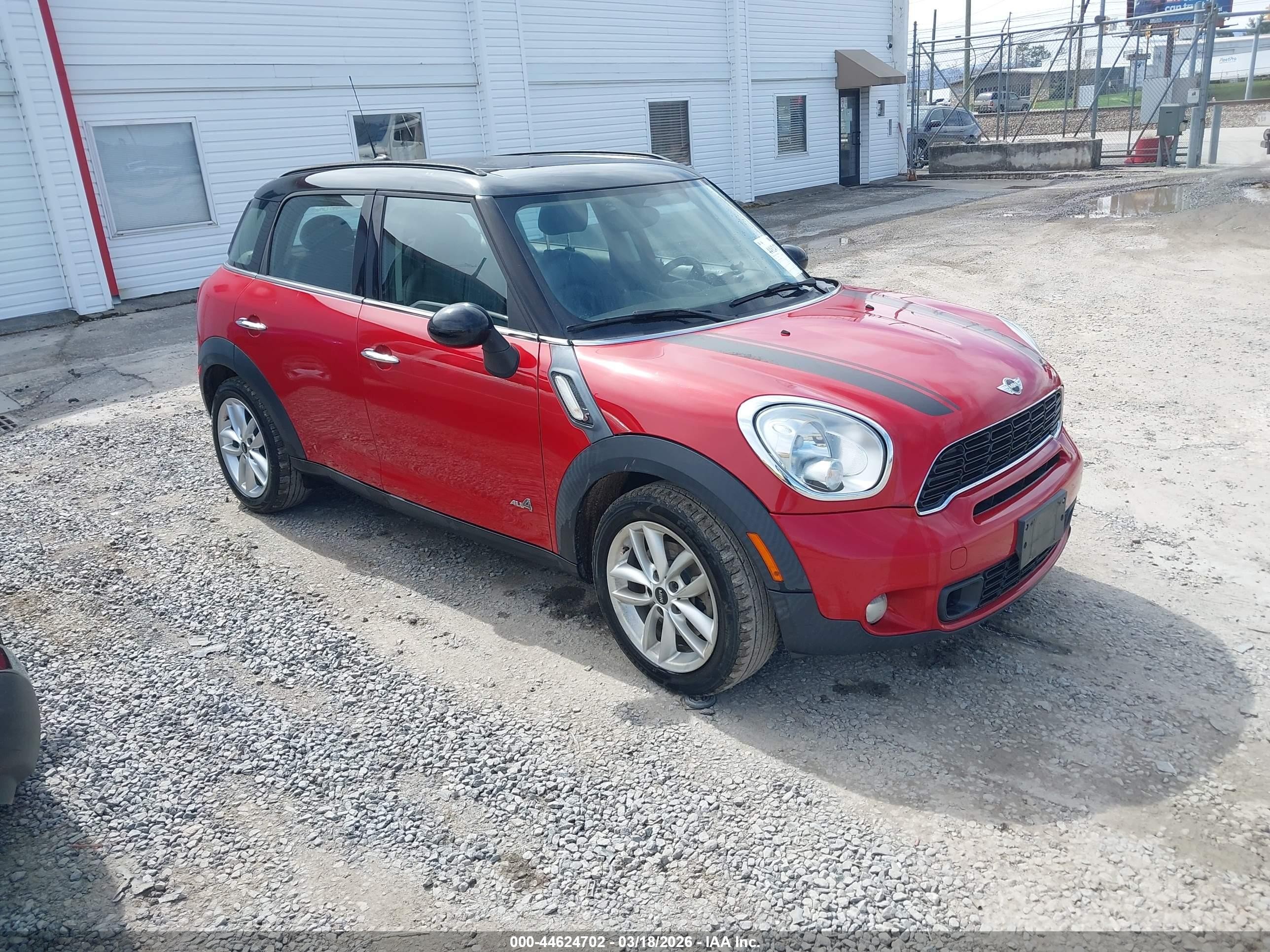 2014 MINI Countryman S, VIN WMWZC5C57EWM18494 — Днище